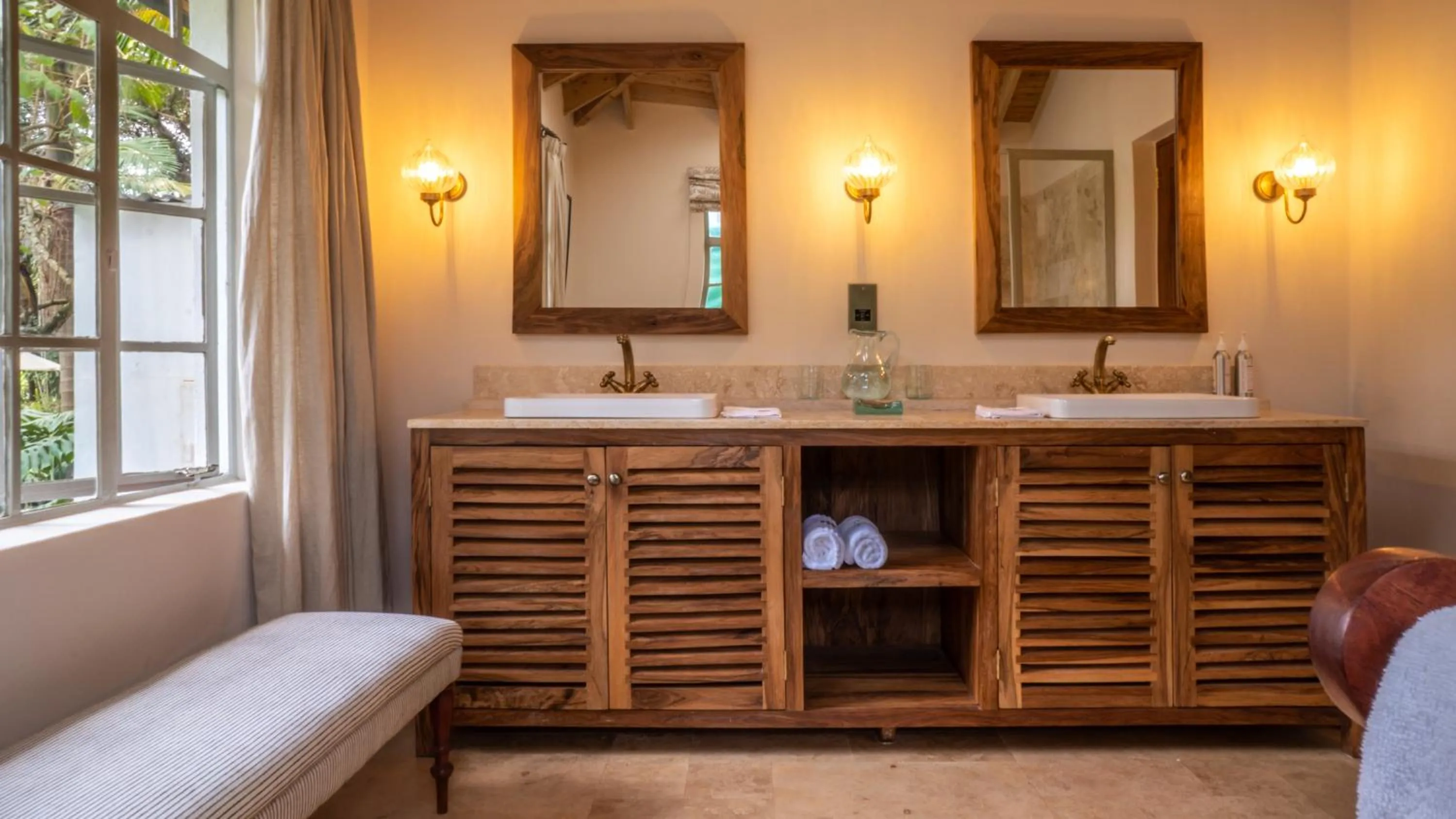 Bathroom in Karen Blixen Coffee Garden & Cottages