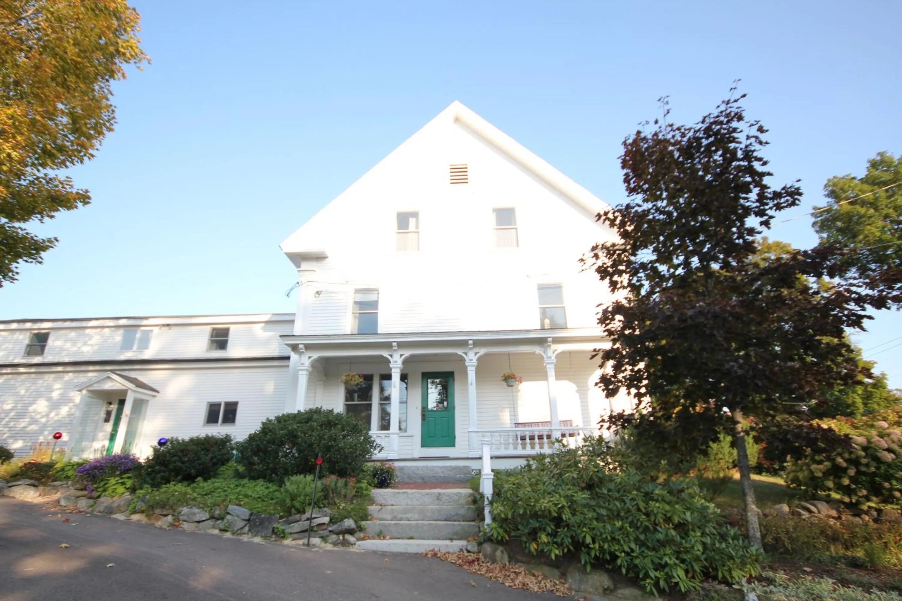 Property building in Highland Lake Inn