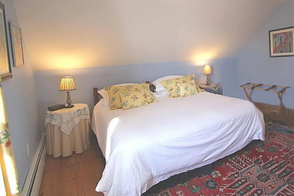 Bedroom, Bed in Highland Lake Inn