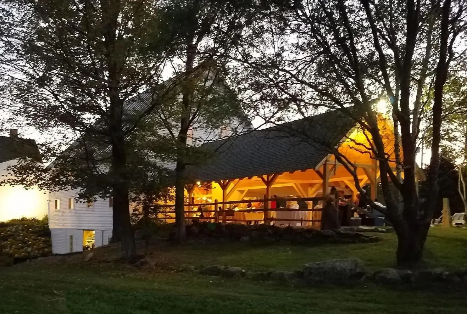 Property building in Highland Lake Inn Property building in Highland Lake Inn