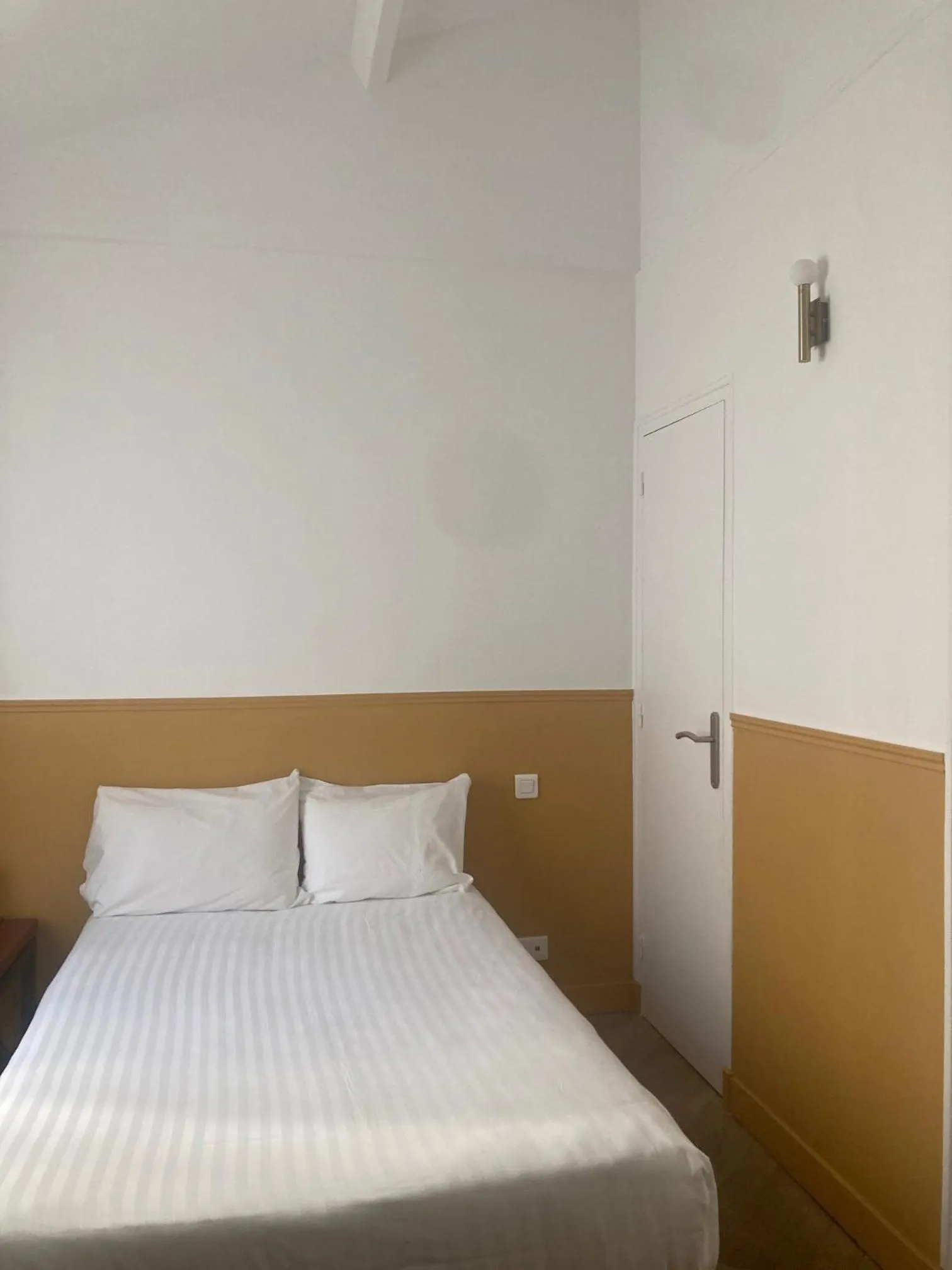 Photo of the whole room, Bed in Hotel Boileau