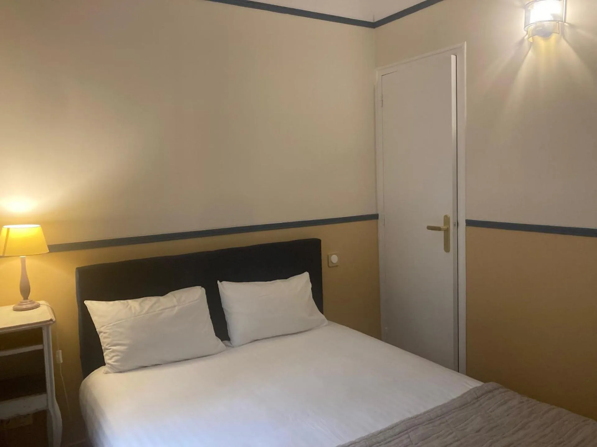 Photo of the whole room, Bed in Hotel Boileau