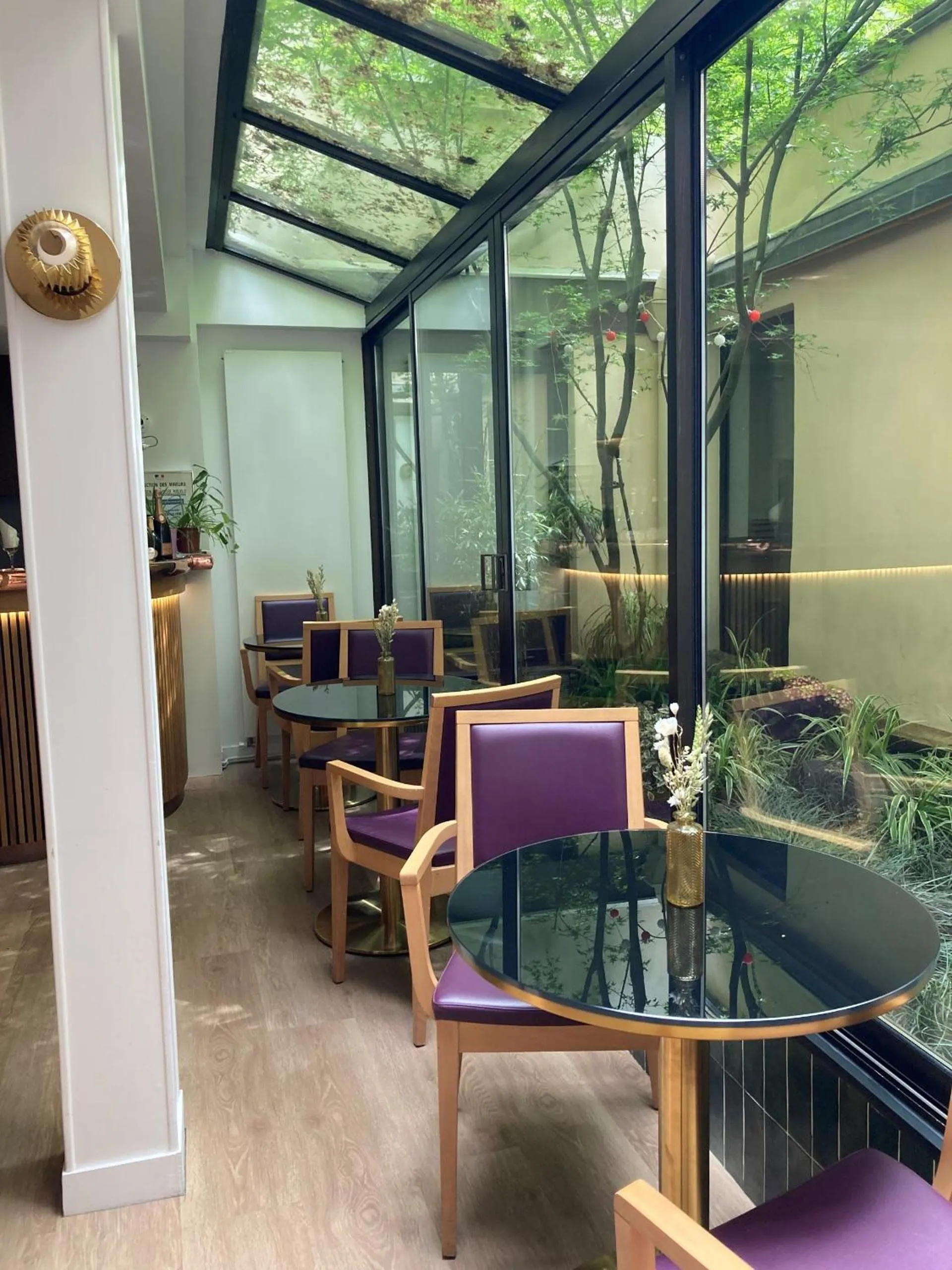 Breakfast in Hotel Boileau