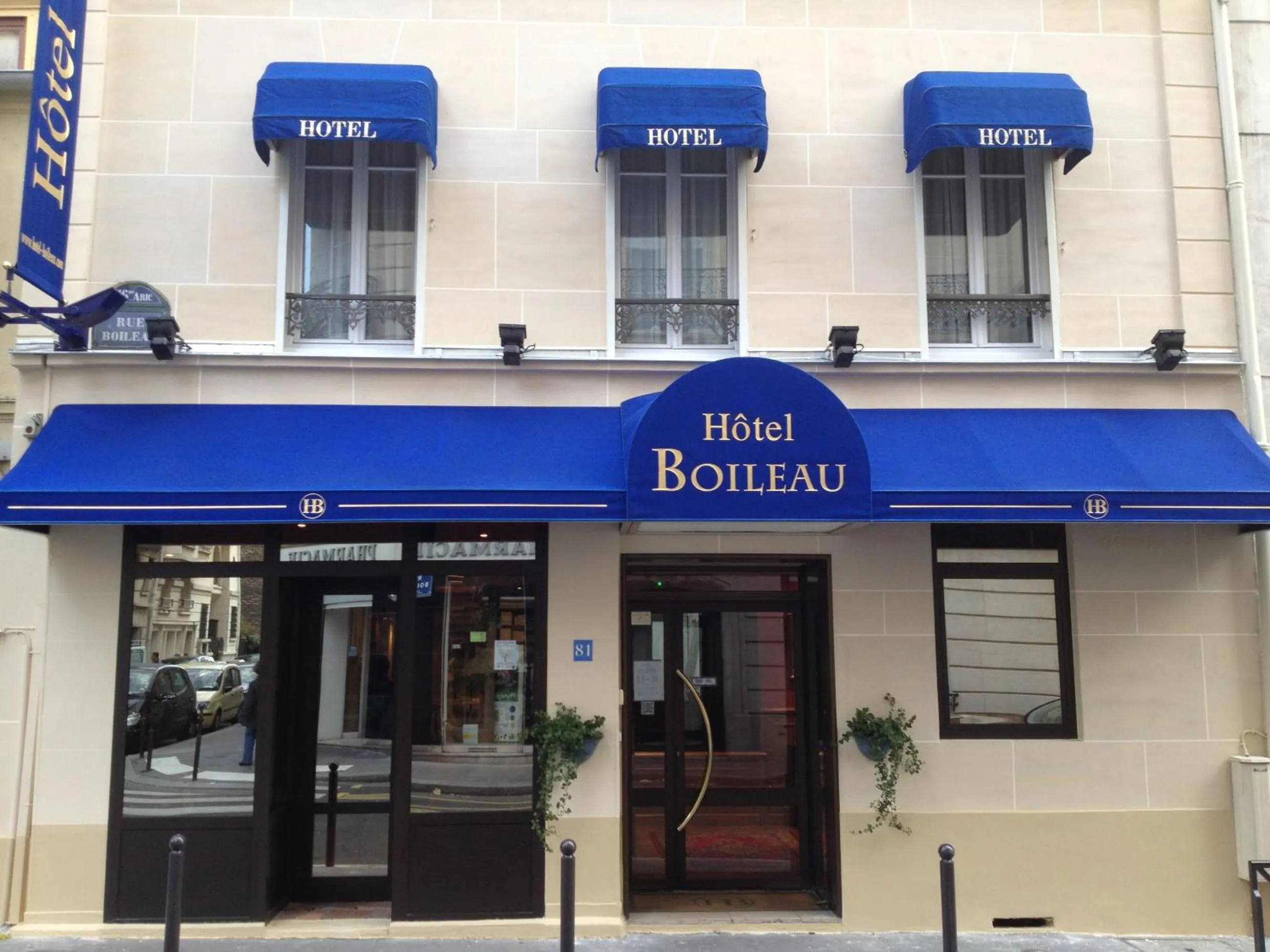 Facade/entrance in Hotel Boileau