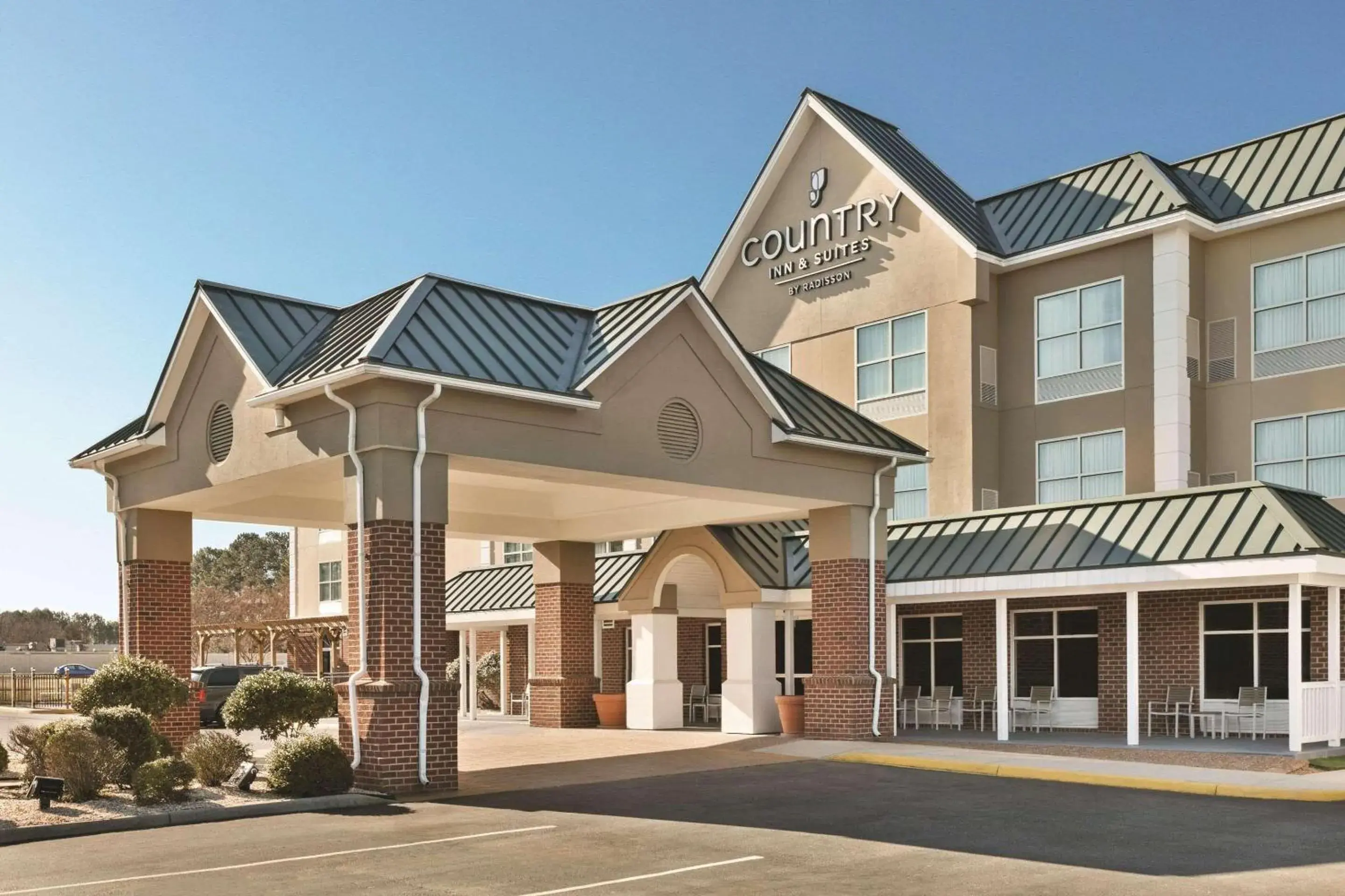 Property building in Country Inn & Suites by Radisson, Petersburg, VA Property building in Country Inn & Suites by Radisson, Petersburg, VA