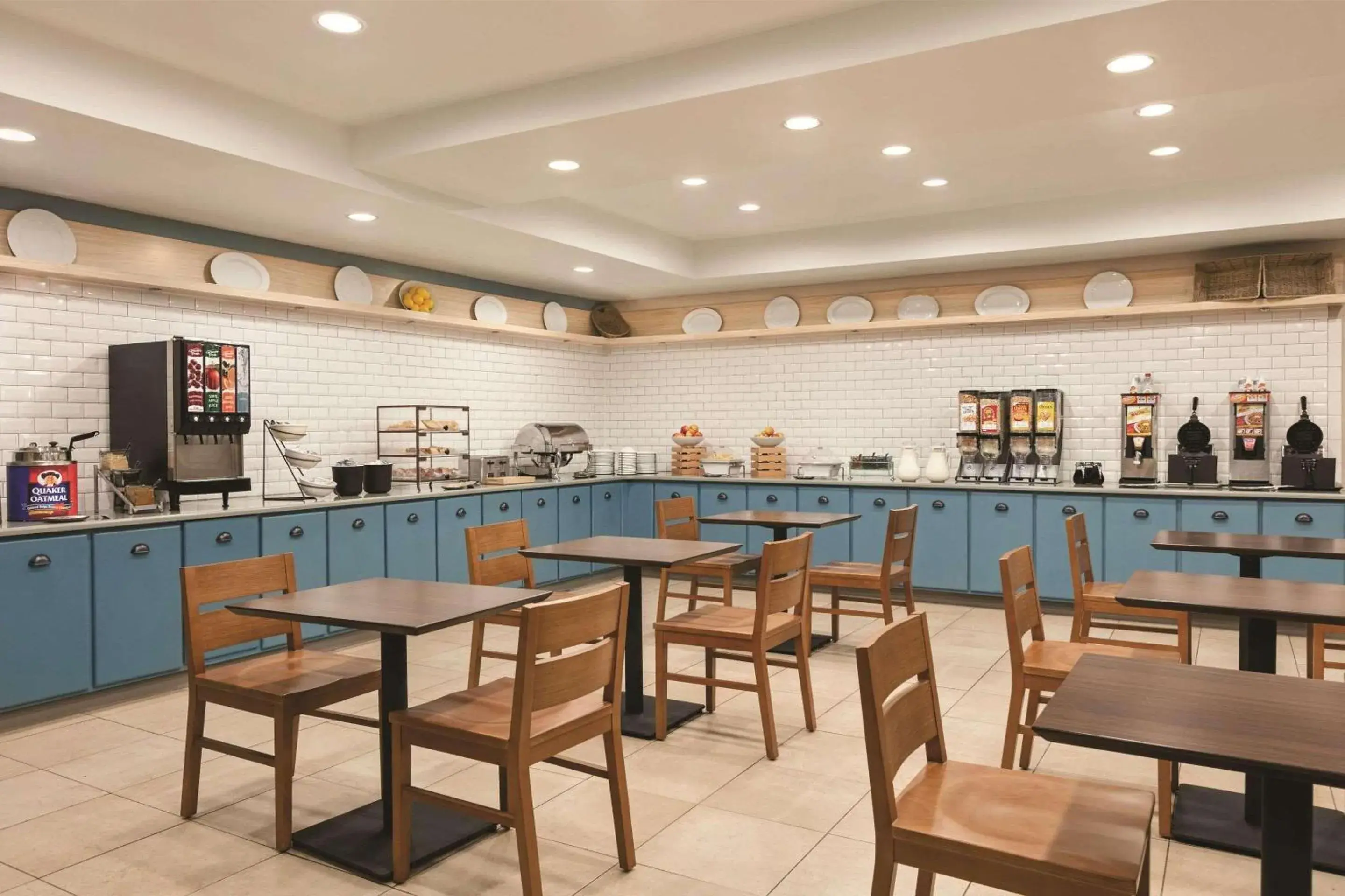 Breakfast in Country Inn & Suites by Radisson, Petersburg, VA Breakfast in Country Inn & Suites by Radisson, Petersburg, VA