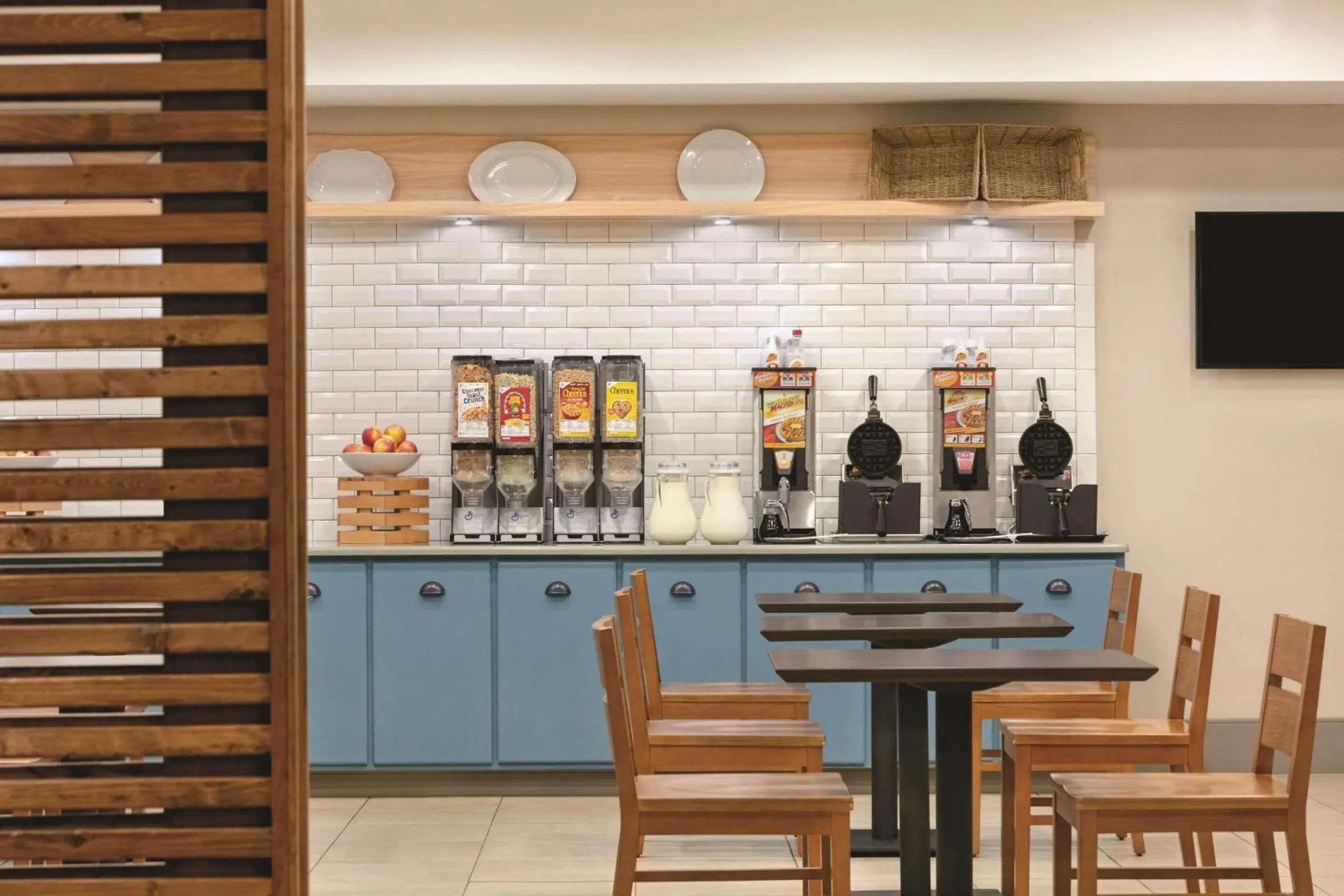 Breakfast in Country Inn & Suites by Radisson, Petersburg, VA Breakfast in Country Inn & Suites by Radisson, Petersburg, VA