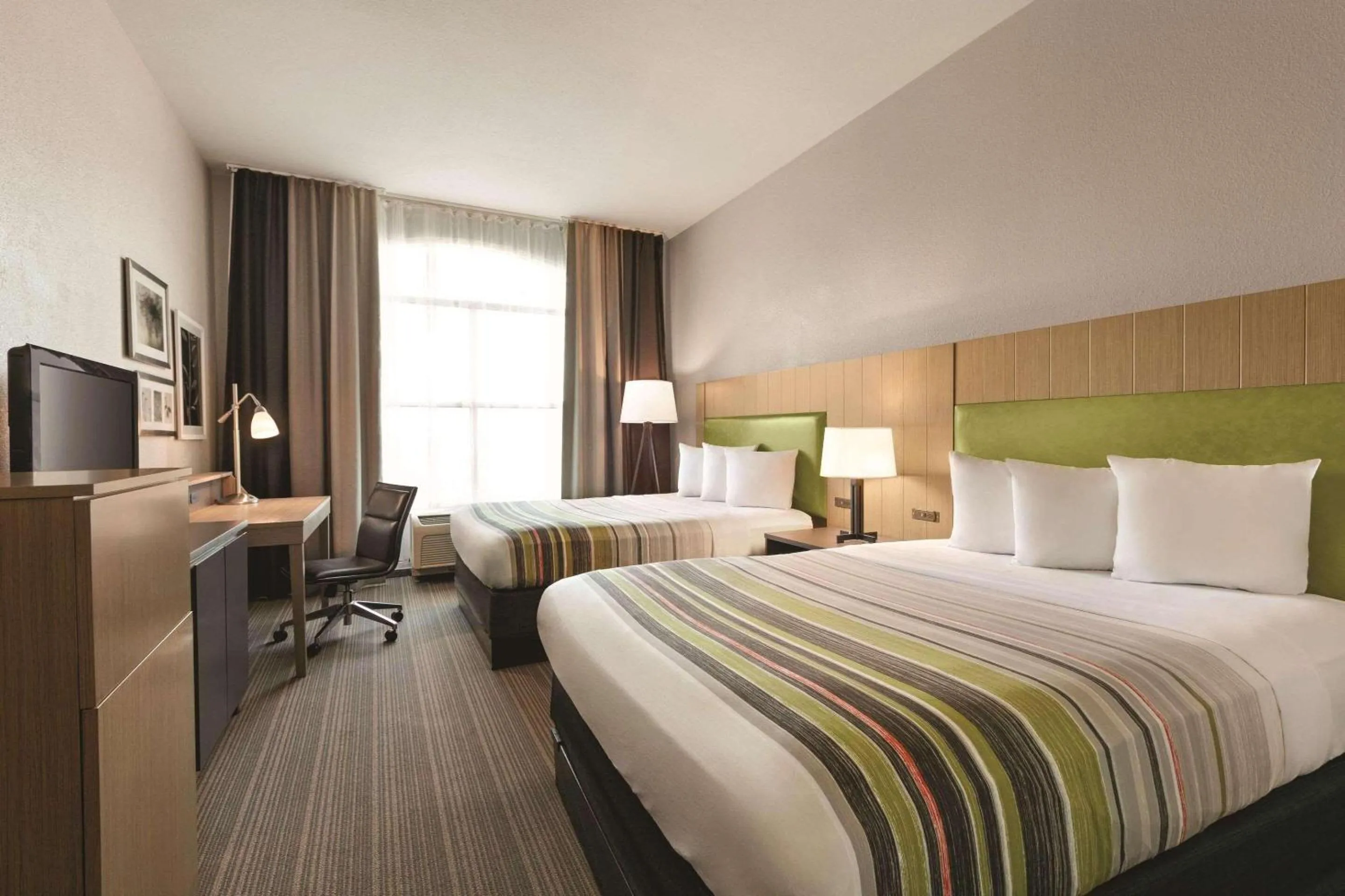 Bedroom, Bed in Country Inn & Suites by Radisson, Petersburg, VA