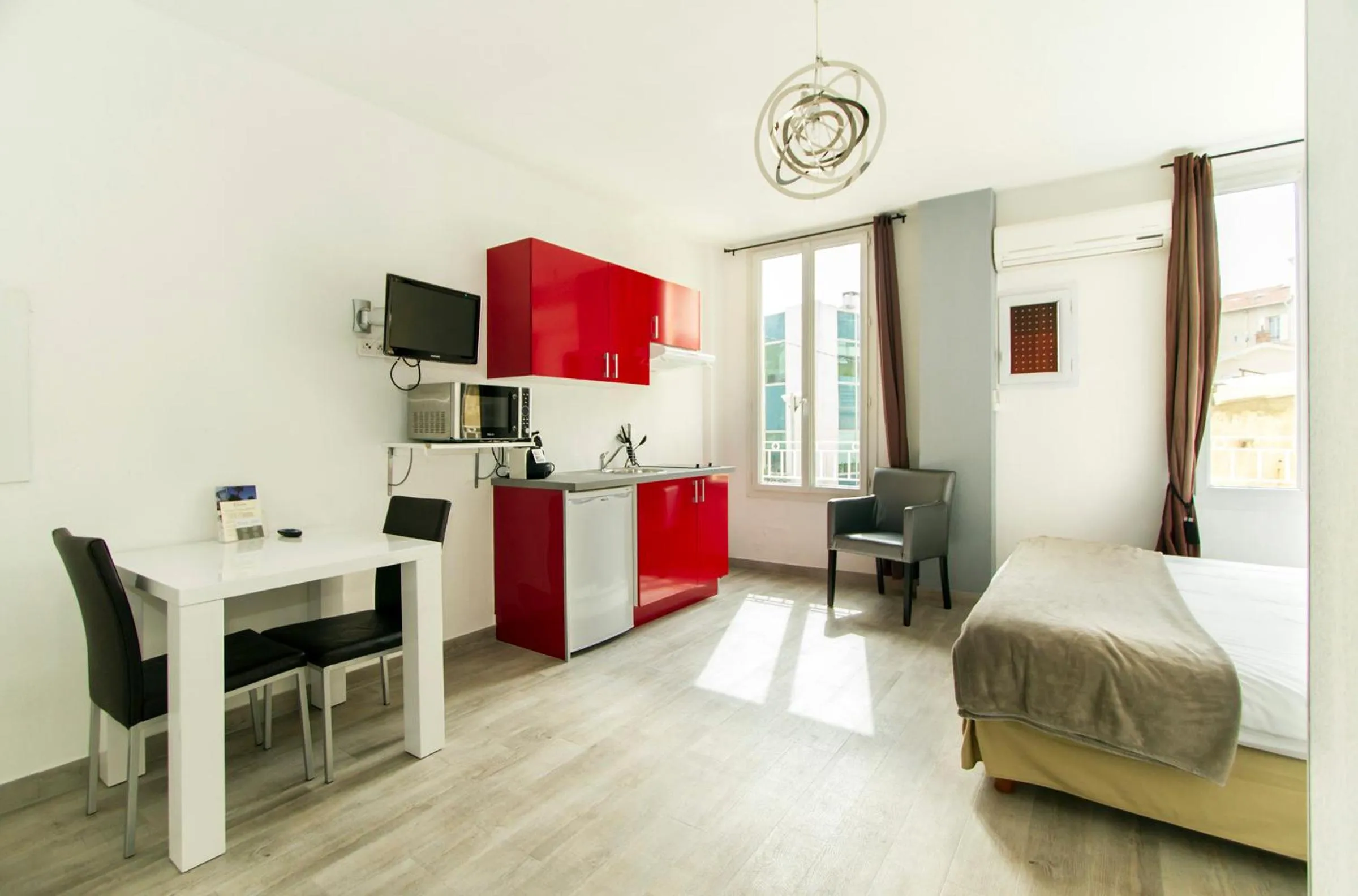 Photo of the whole room, Bed in Florella République Apartment