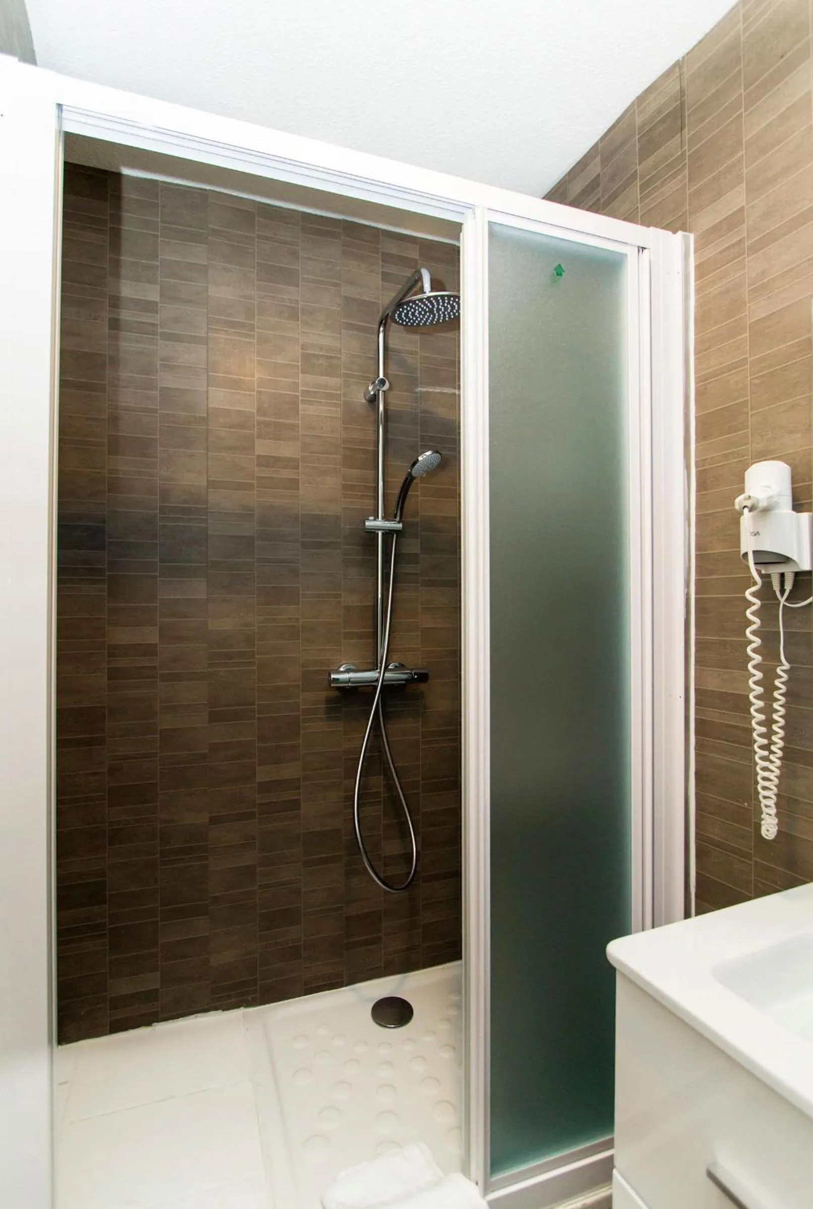 Shower in Florella République Apartment