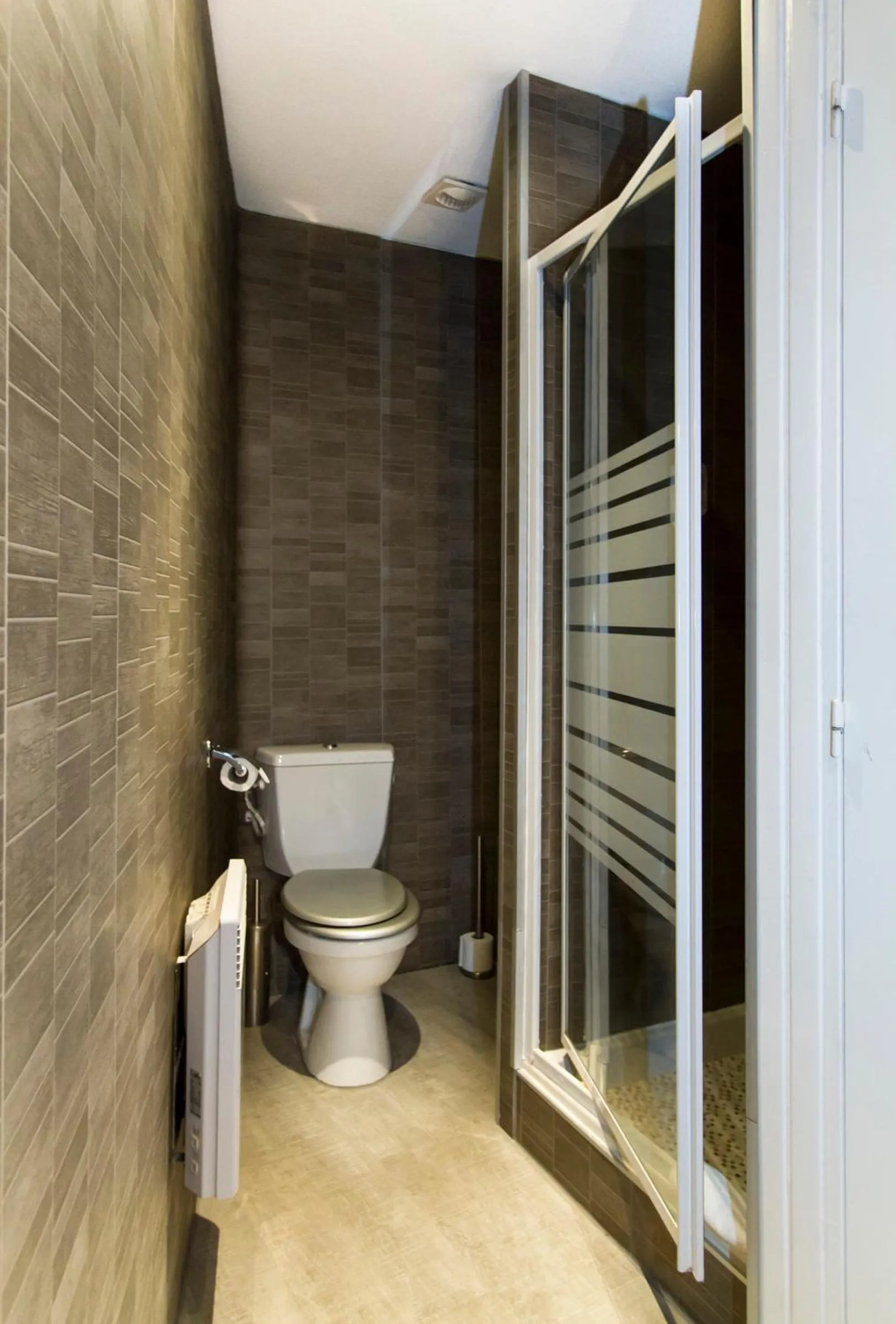 Toilet in Florella République Apartment