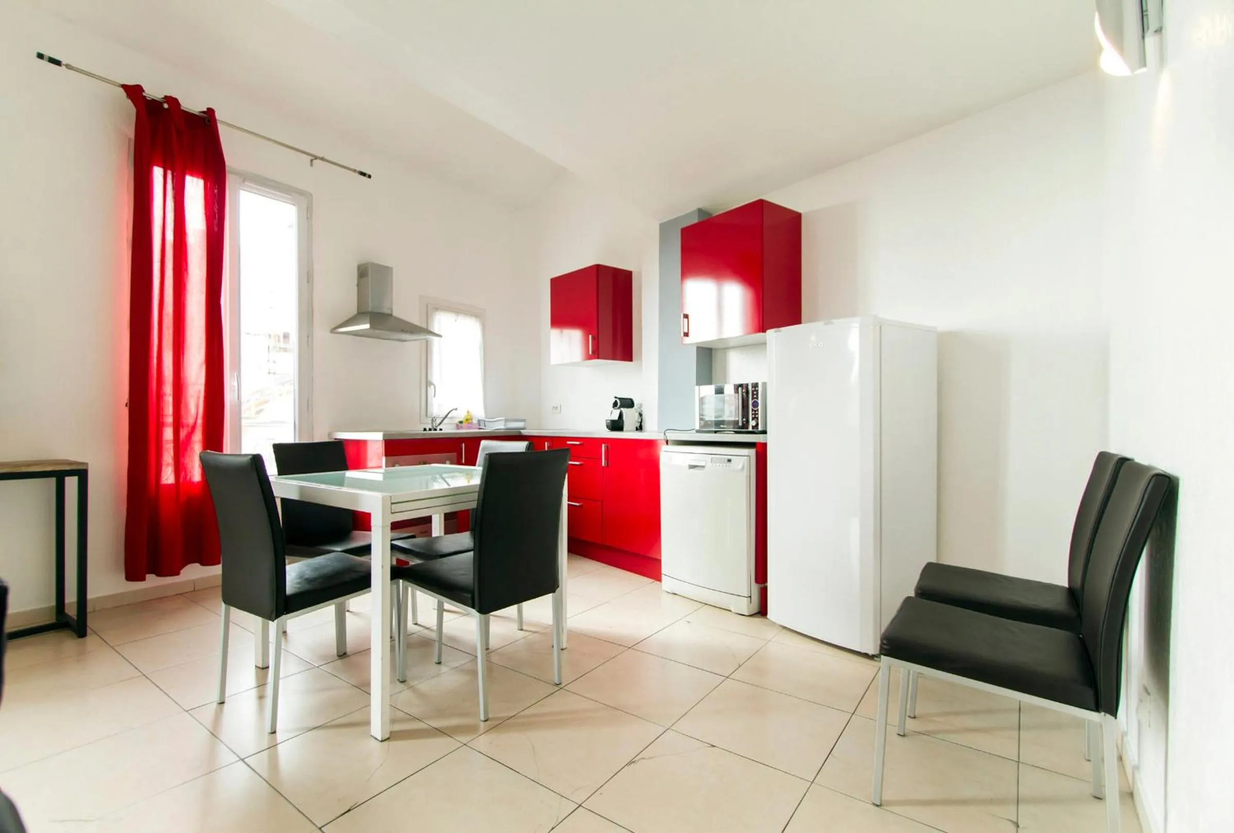 Dining area in Florella République Apartment