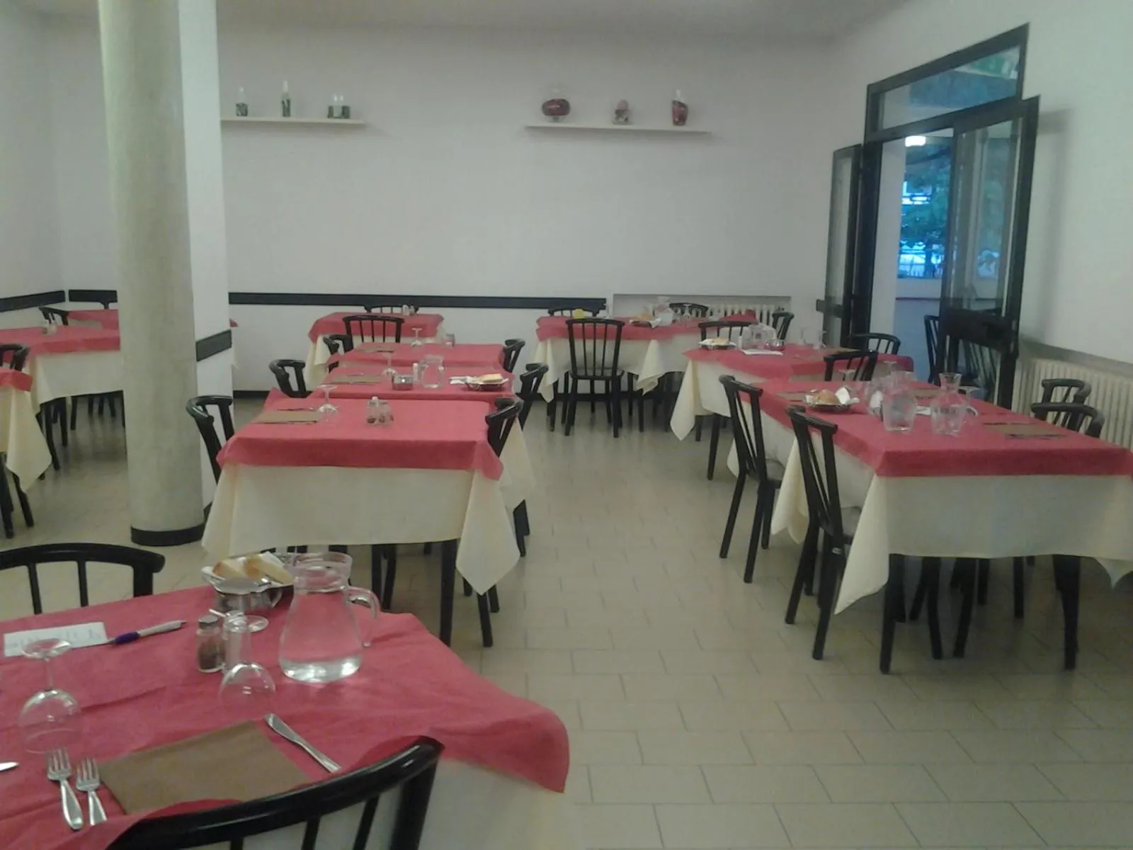 Restaurant/places to eat in HOTEL OTELLO