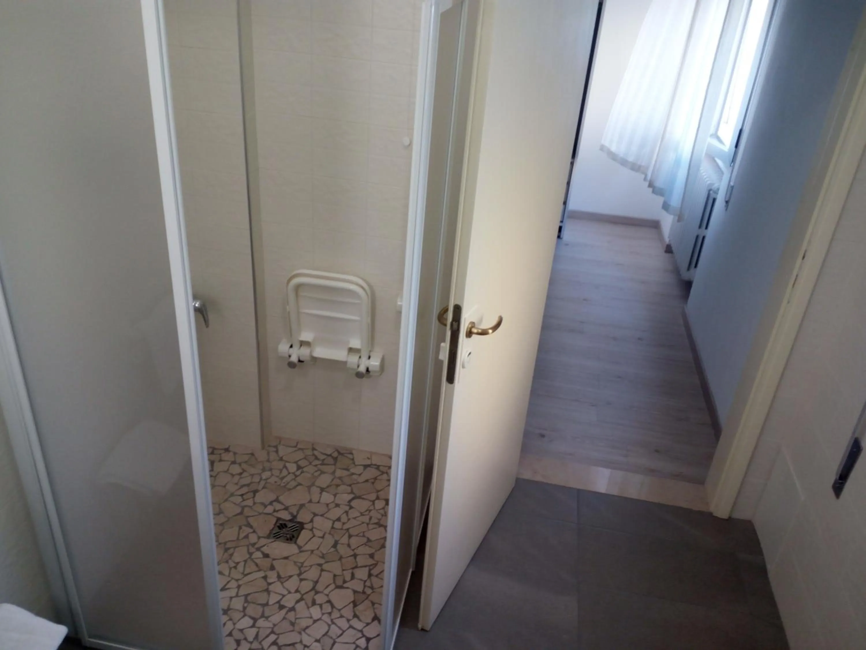 Shower in HOTEL OTELLO