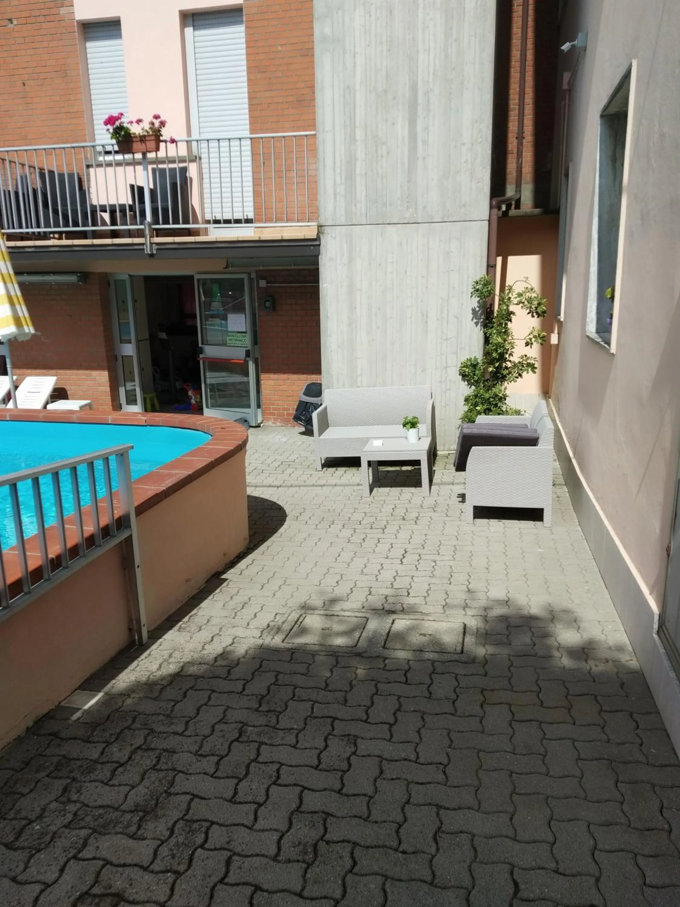 Swimming pool in HOTEL OTELLO