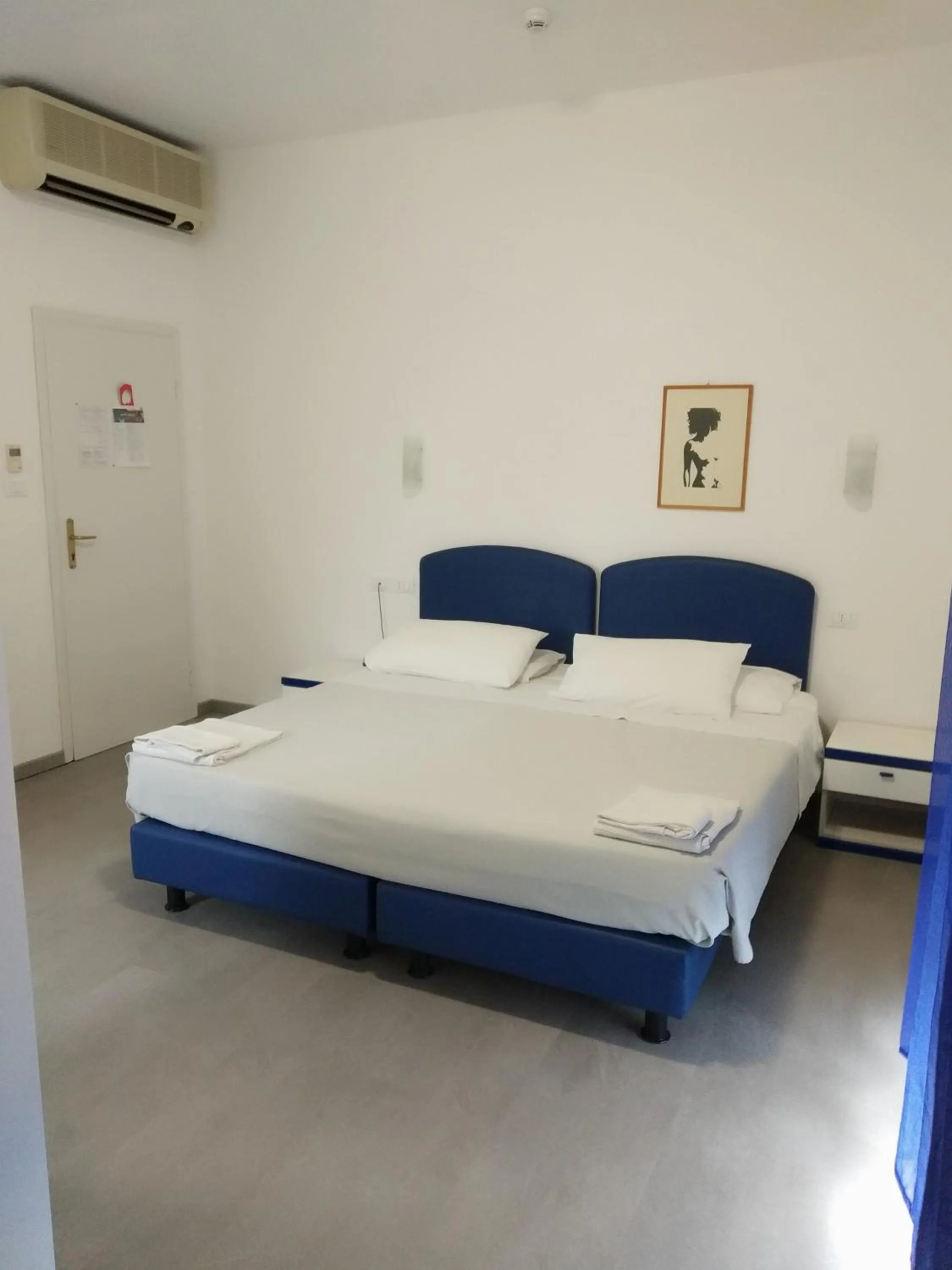 Bedroom in HOTEL OTELLO