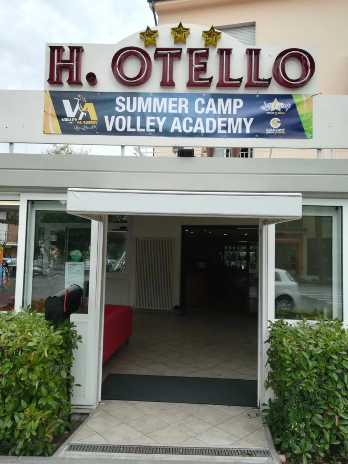 Facade/entrance in HOTEL OTELLO