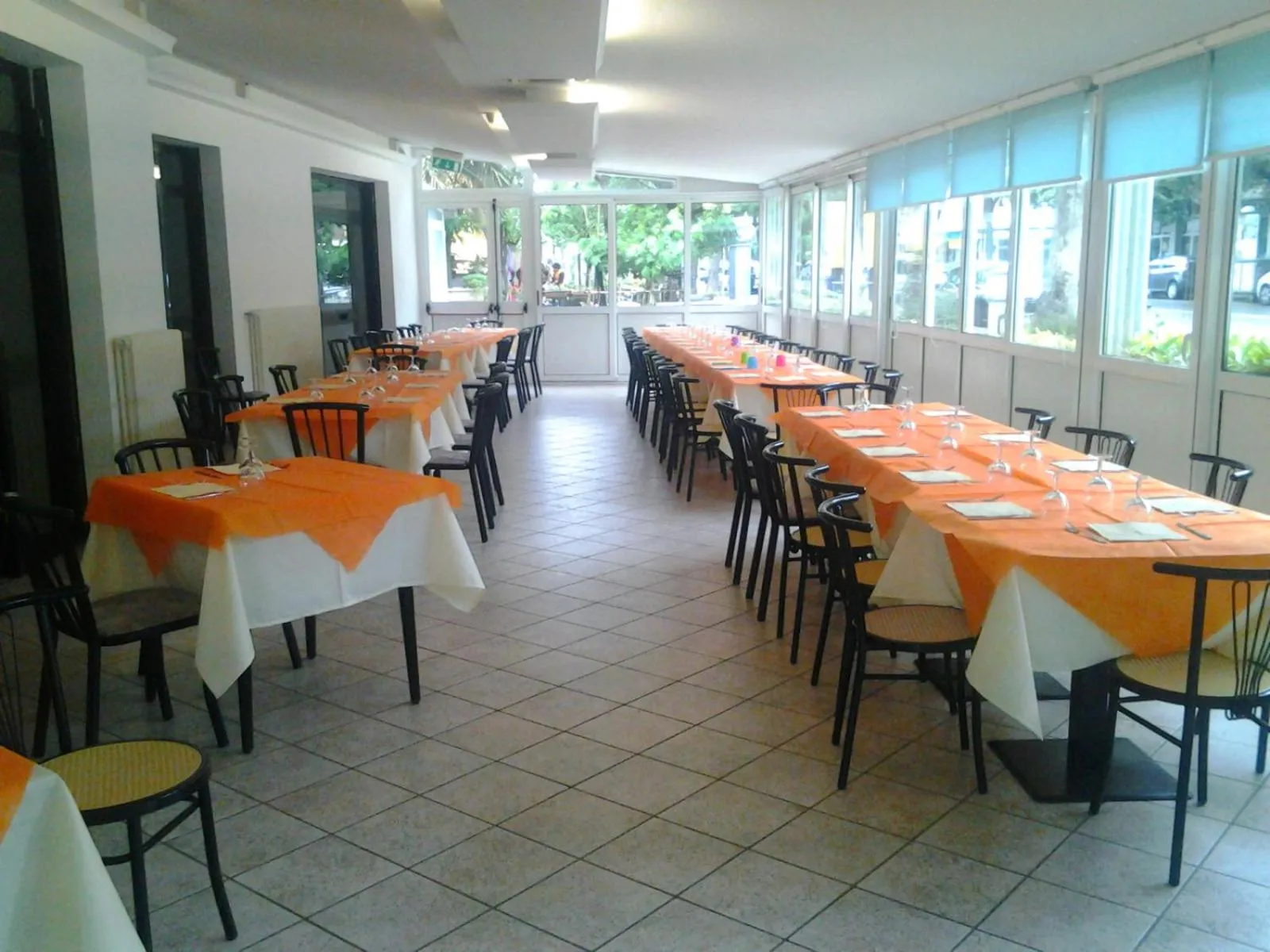 Restaurant/places to eat in HOTEL OTELLO