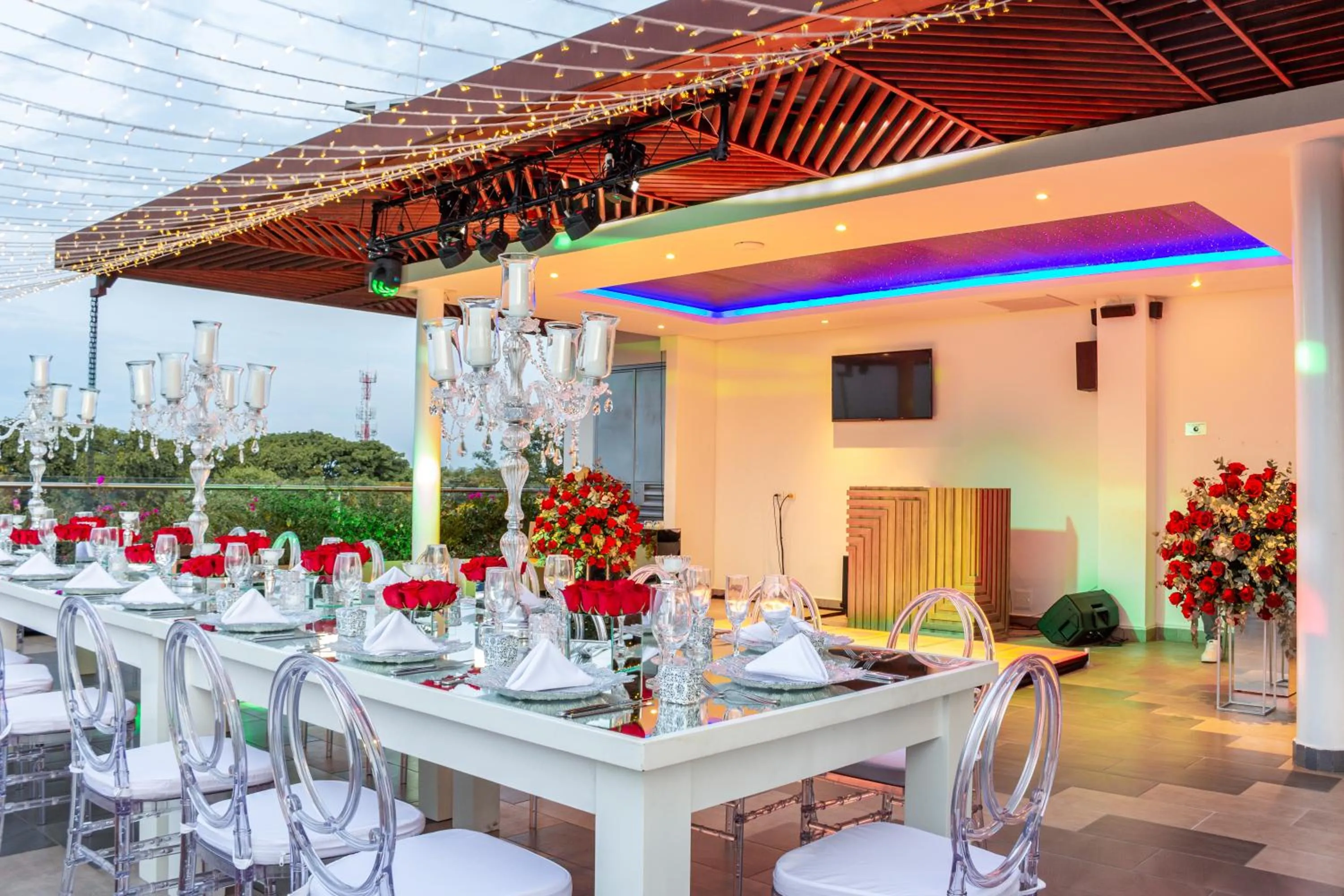 Restaurant/places to eat in Hotel Pance 122 Wellness Spa