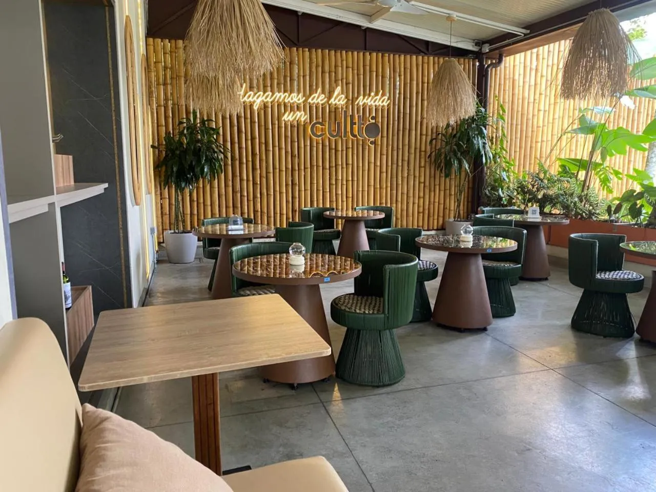 Restaurant/places to eat in Hotel Pance 122 Wellness Spa