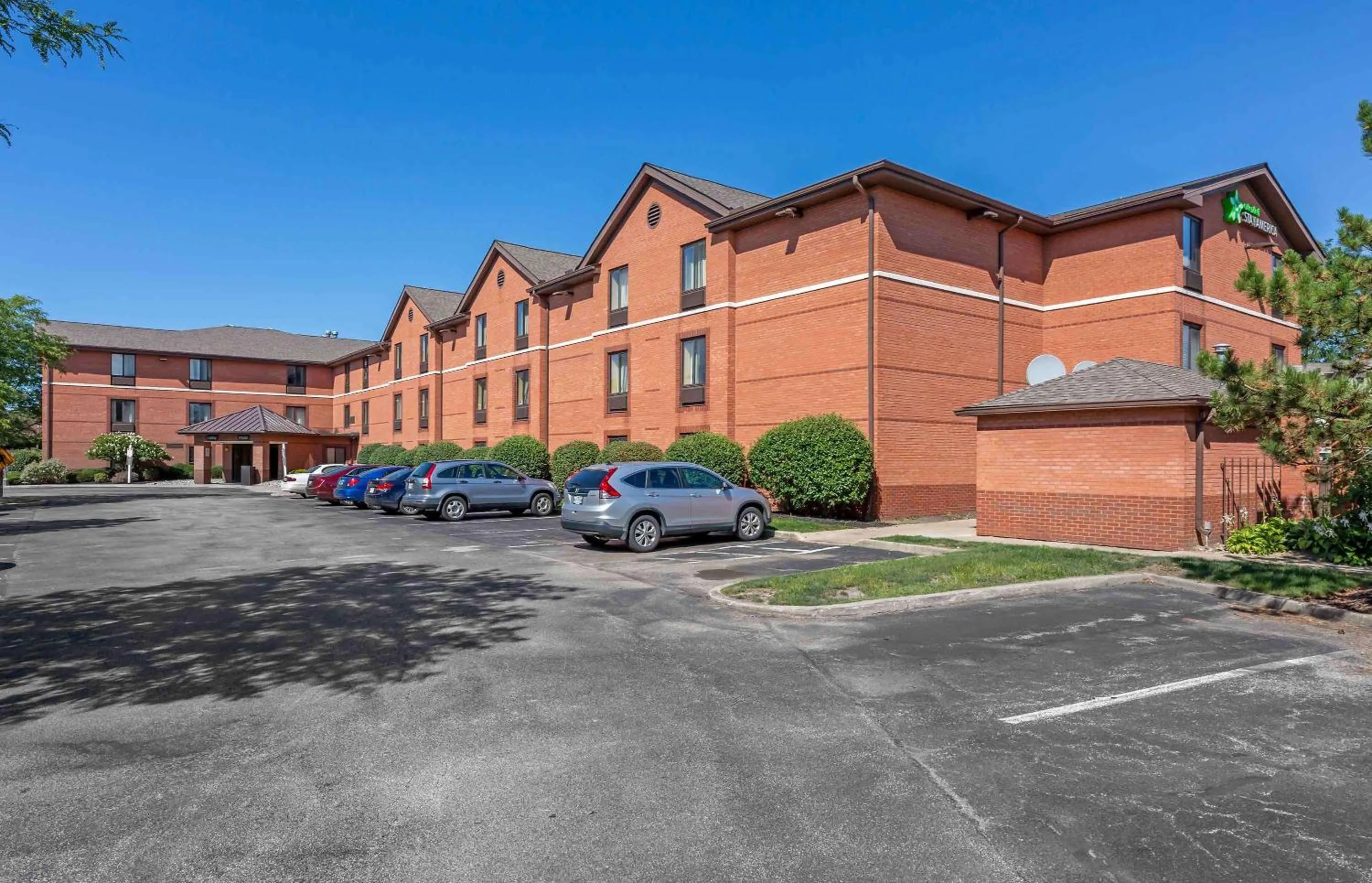 Property building in Extended Stay America Suites - Cleveland - Middleburg Heights