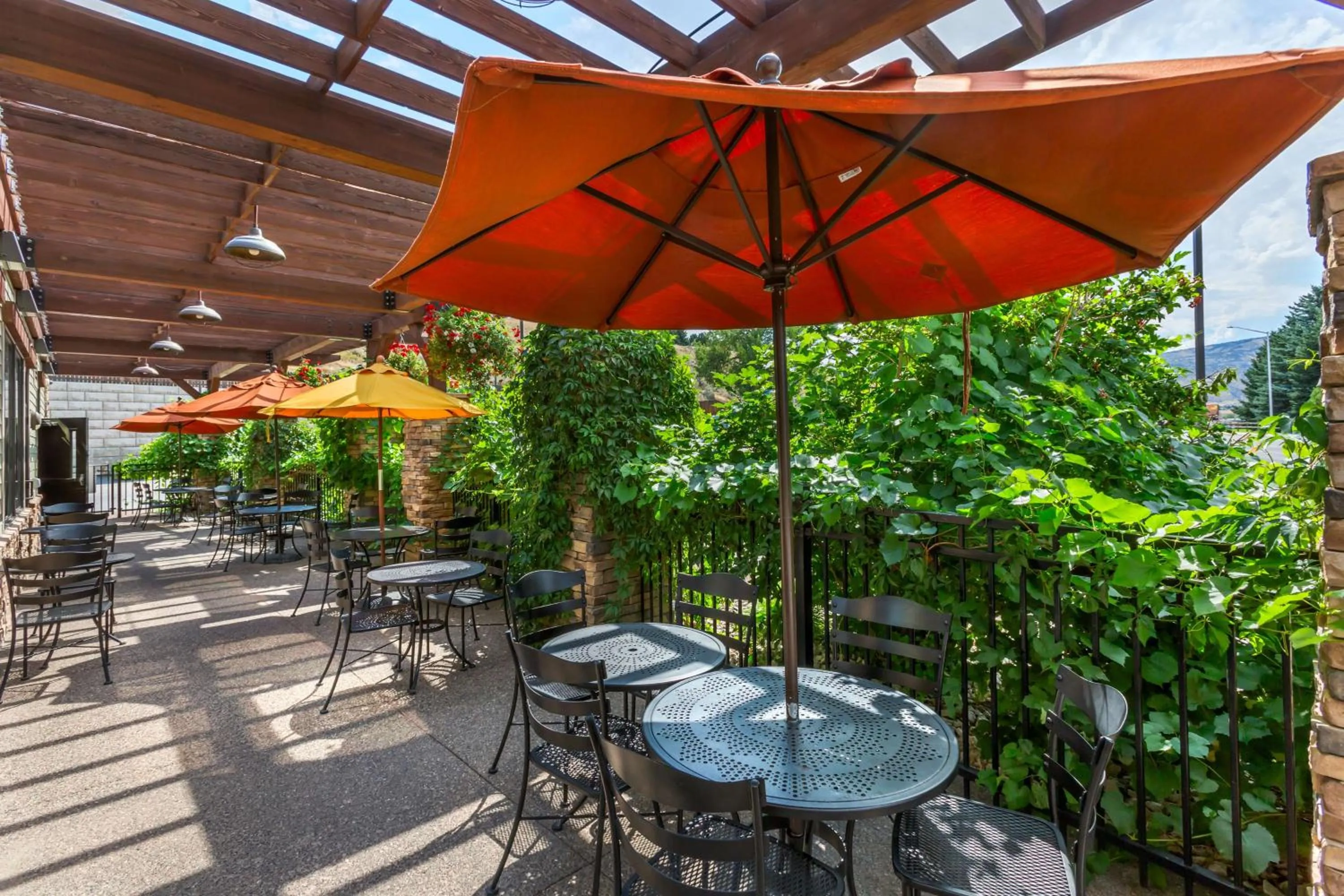 Restaurant/places to eat in Best Western Premier Ivy Inn & Suites