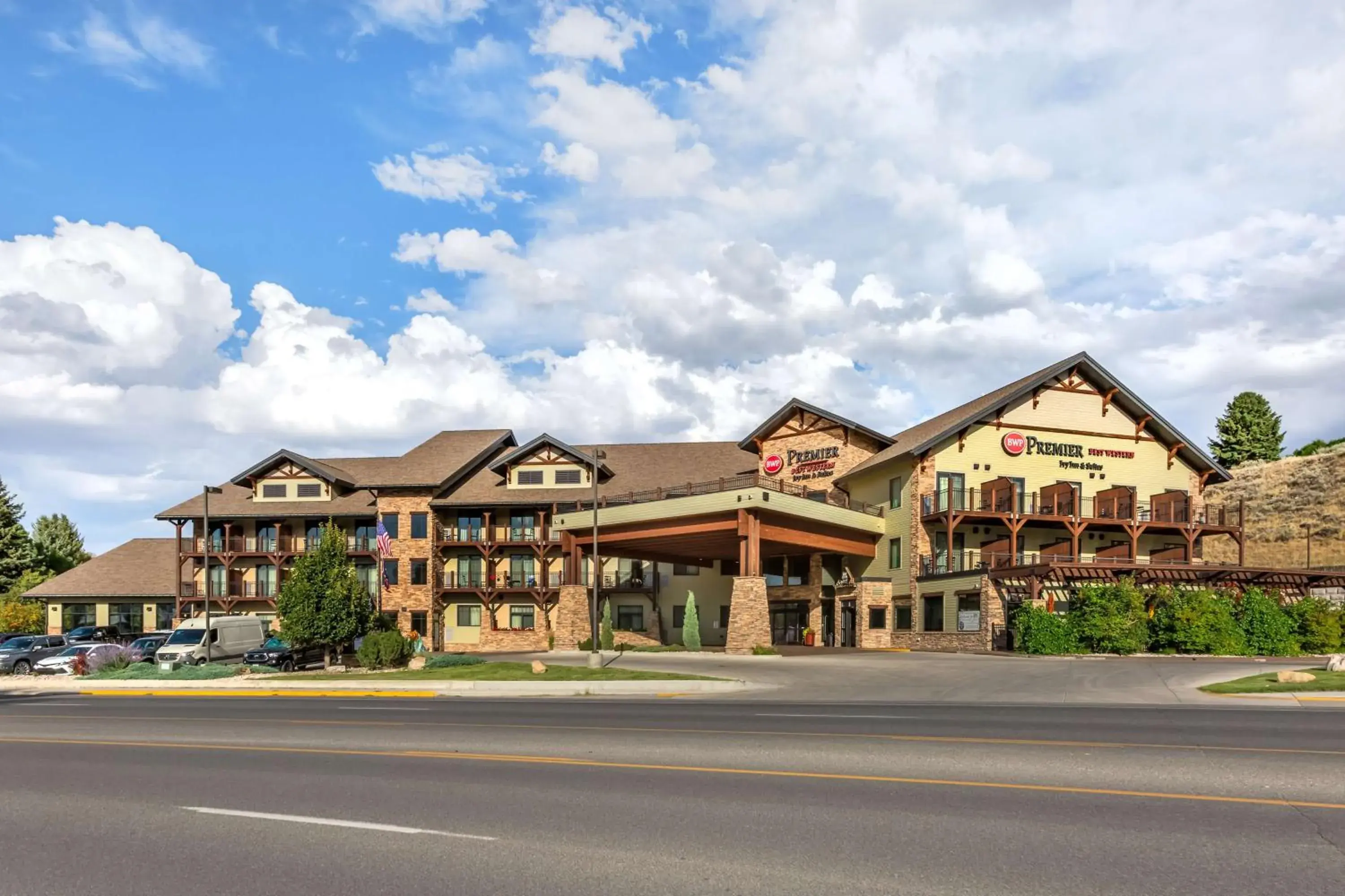 Property building in Best Western Premier Ivy Inn & Suites Property building in Best Western Premier Ivy Inn & Suites