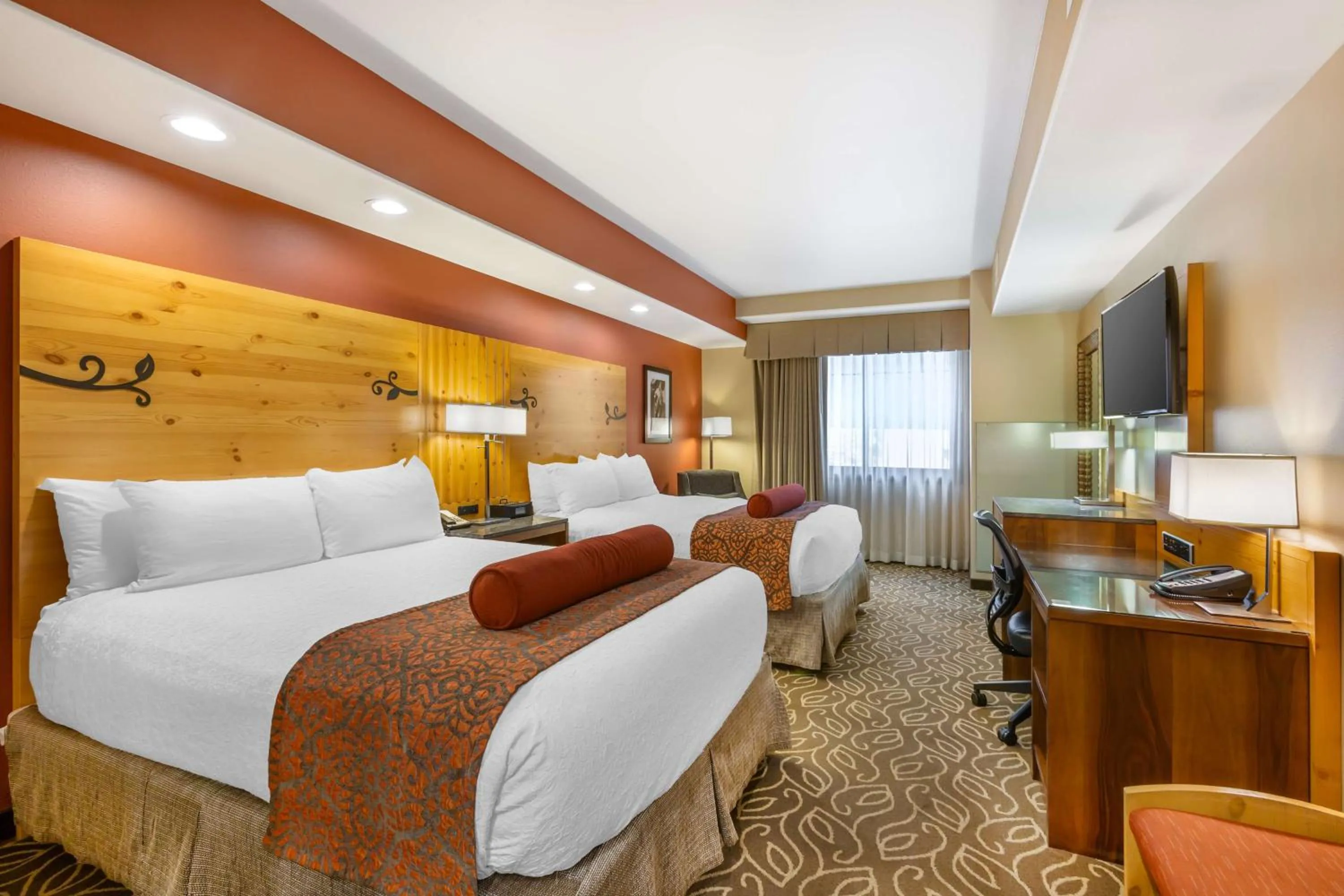 Bedroom, Bed in Best Western Premier Ivy Inn & Suites