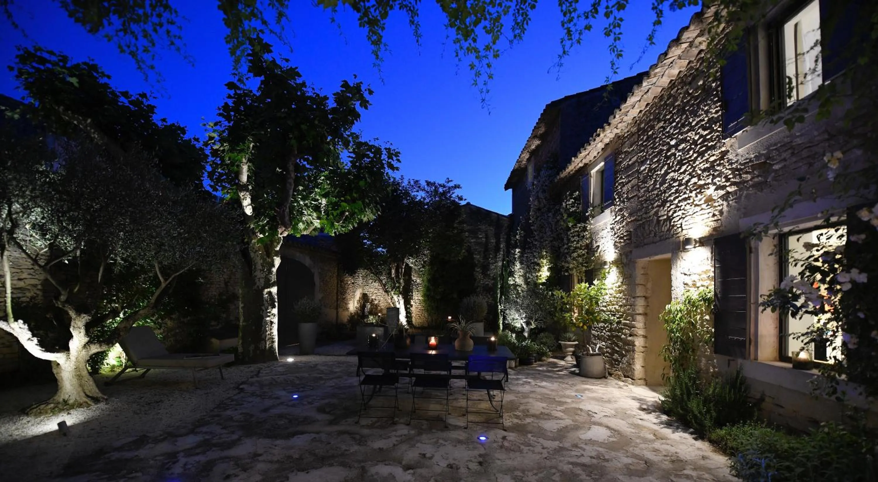 Patio in Provence Km28