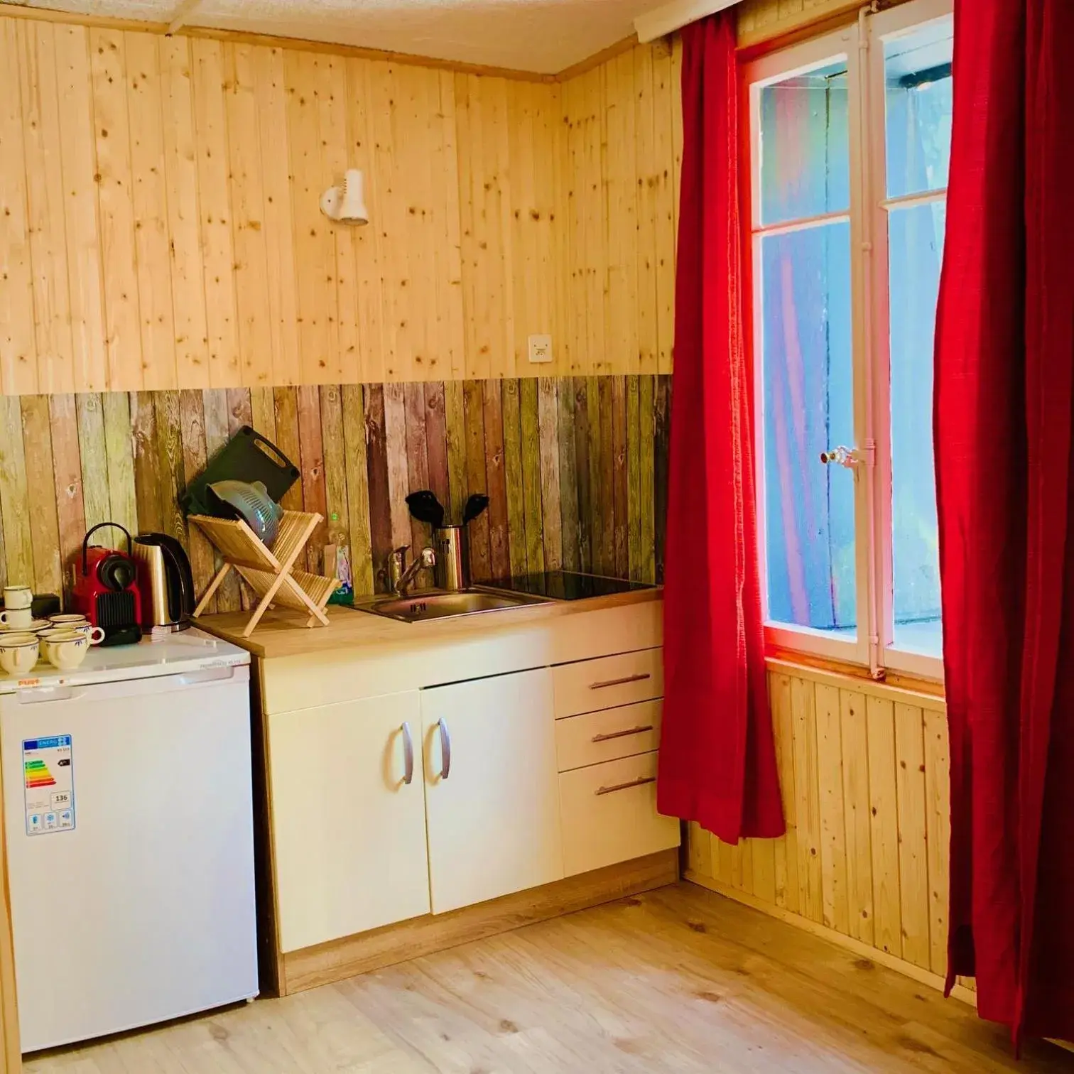 Queen Room with Shared Bathroom in Weisses Rössli Queen Room with Shared Bathroom in Weisses Rössli