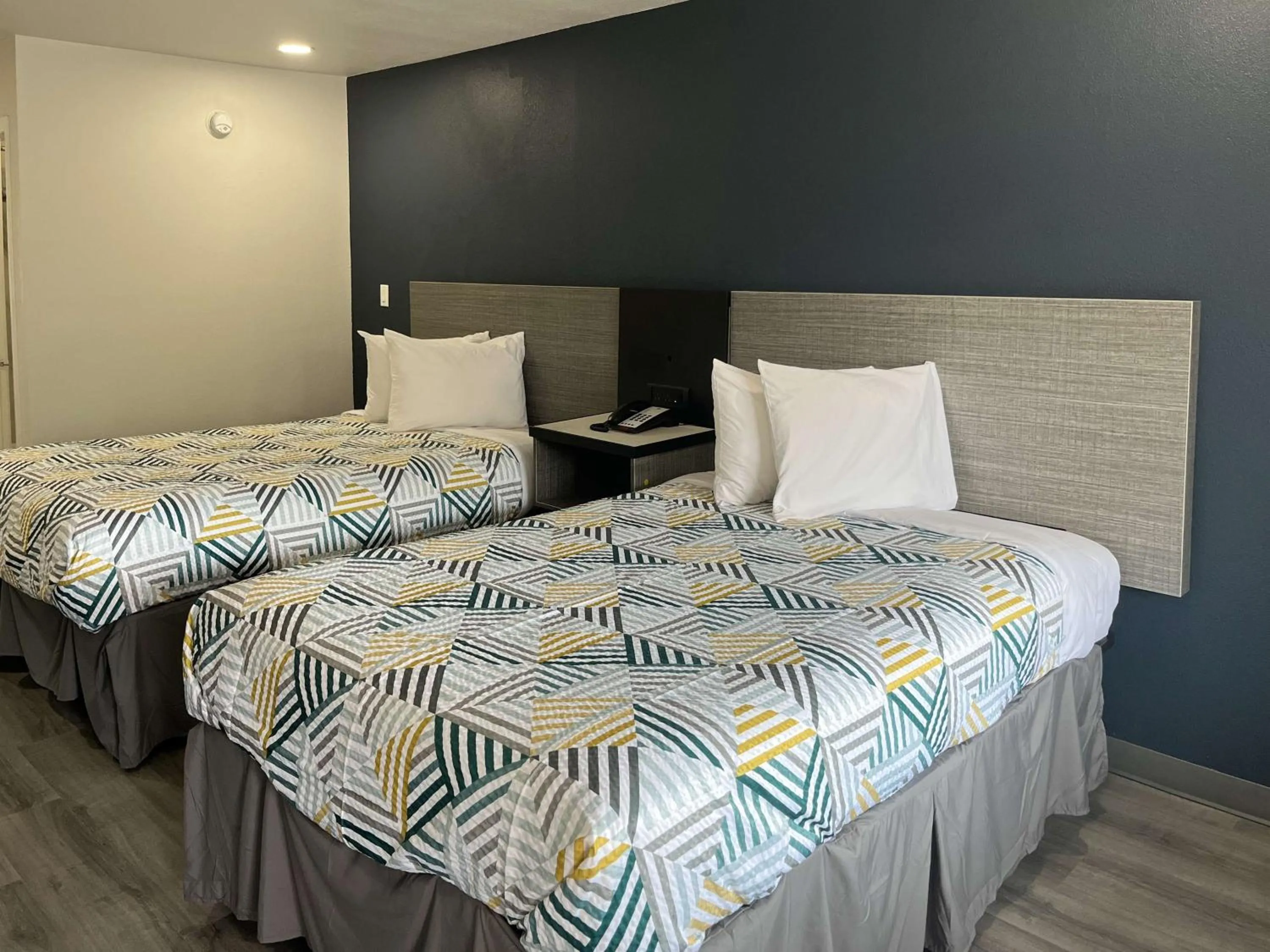 Bedroom, Bed in Motel 6 Vicksburg, MS