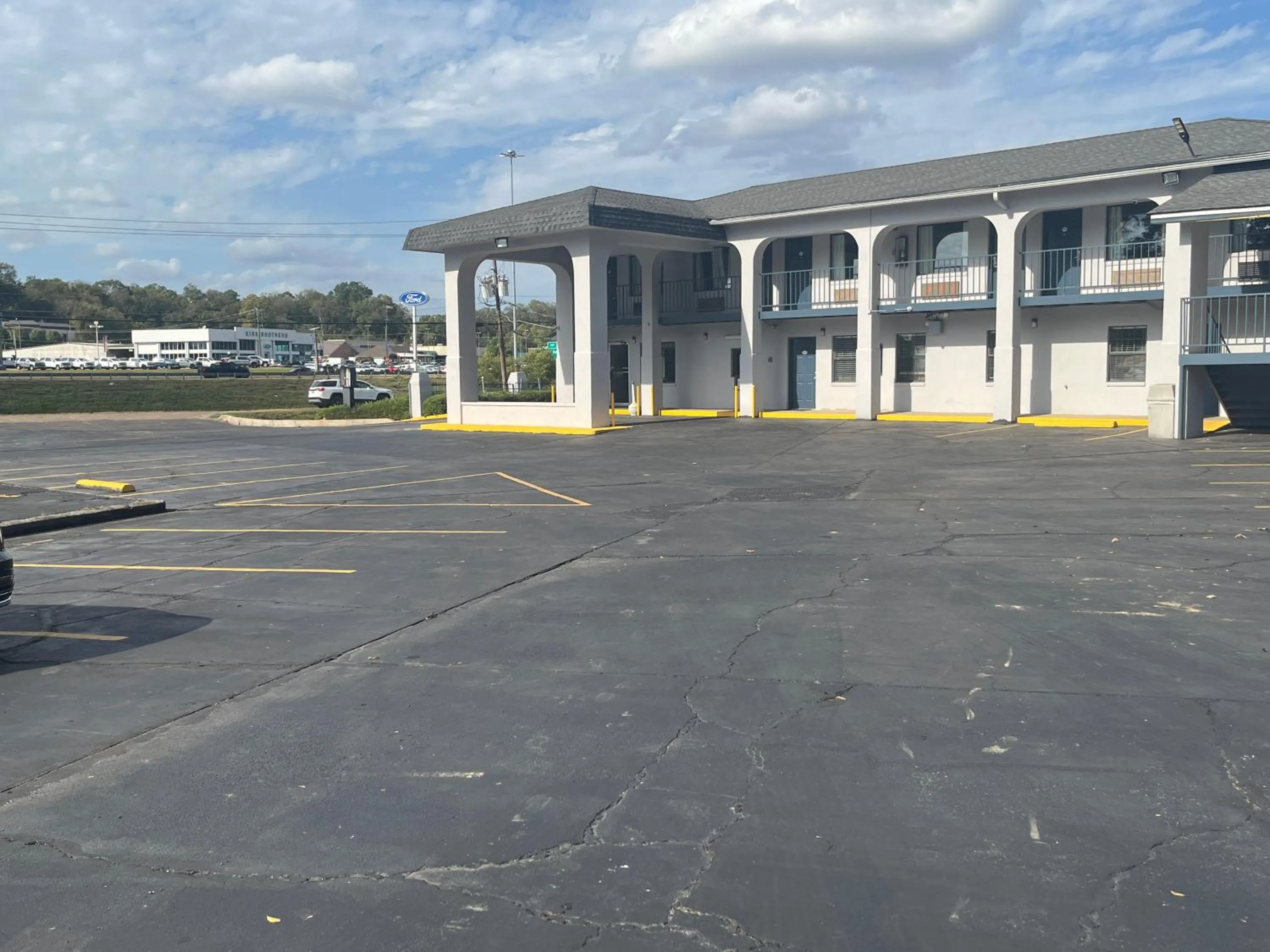 Property building in Motel 6 Vicksburg, MS