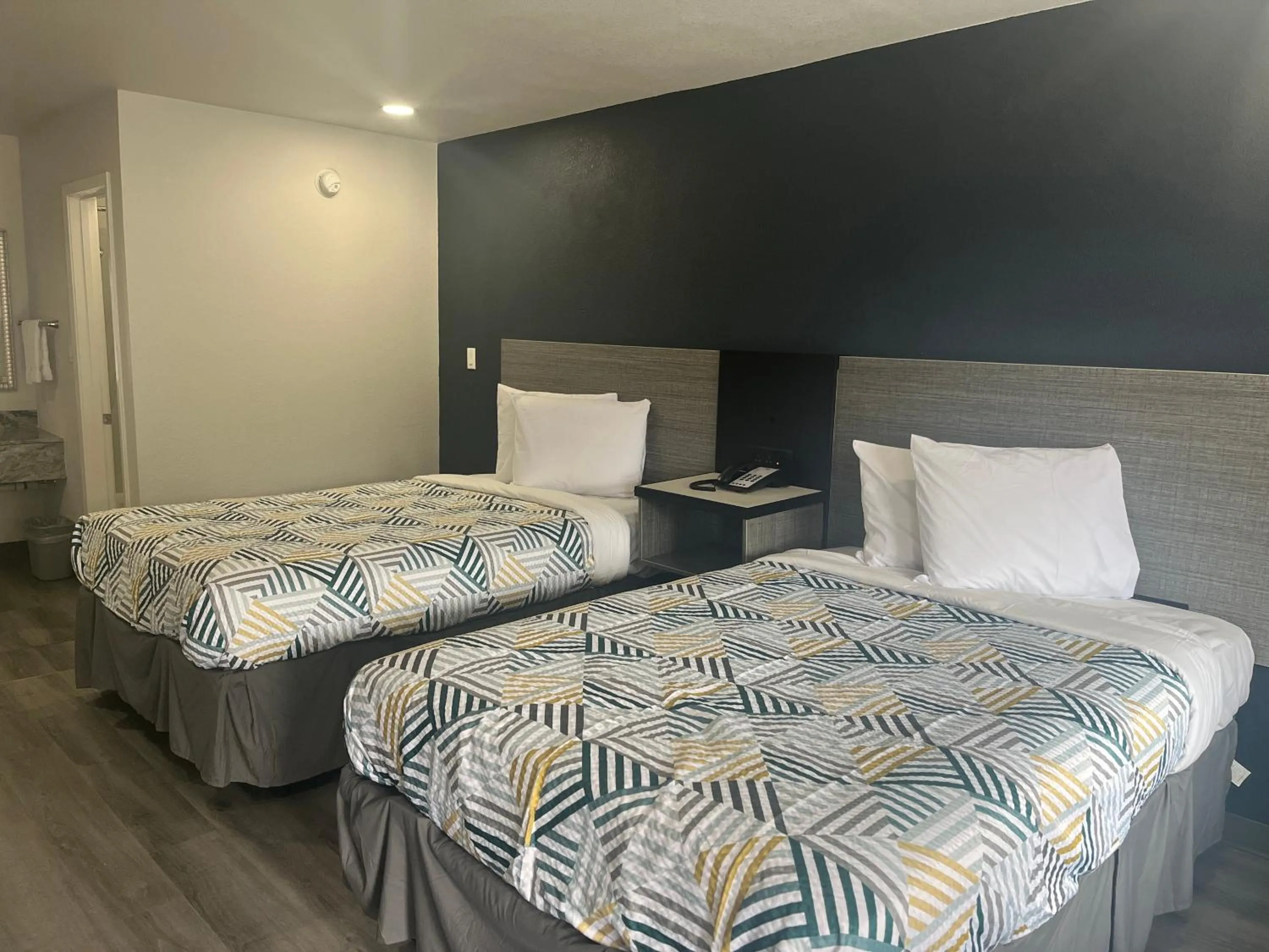 Bedroom, Bed in Motel 6 Vicksburg, MS