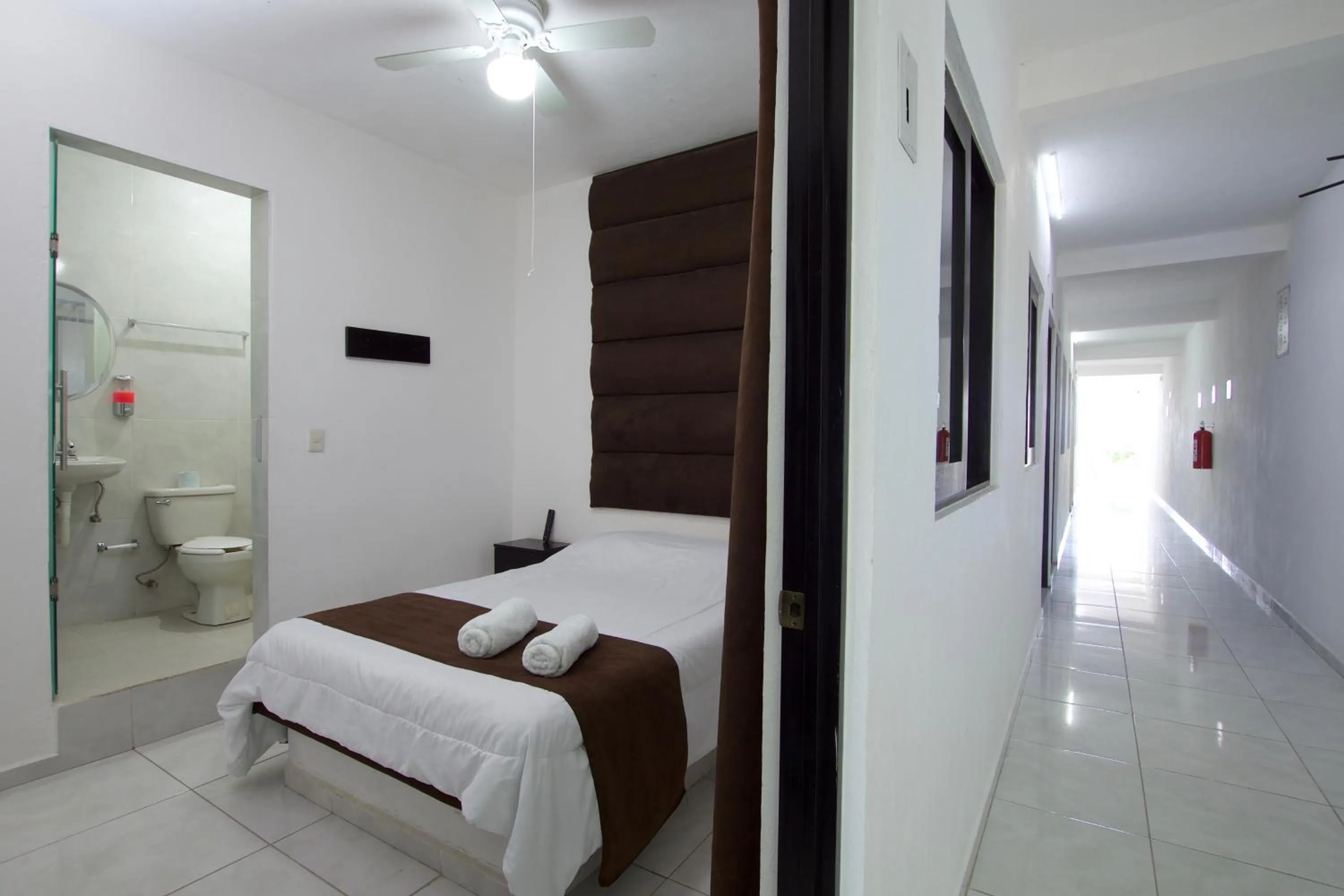 acessibility, Bed in Hotel Villa 12 TX