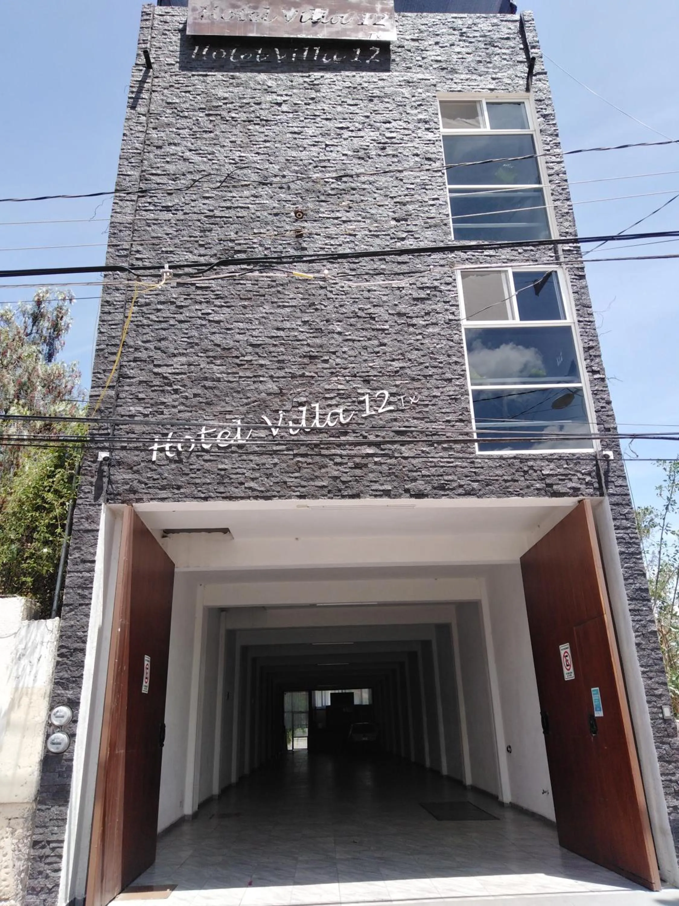 Facade/entrance in Hotel Villa 12 TX