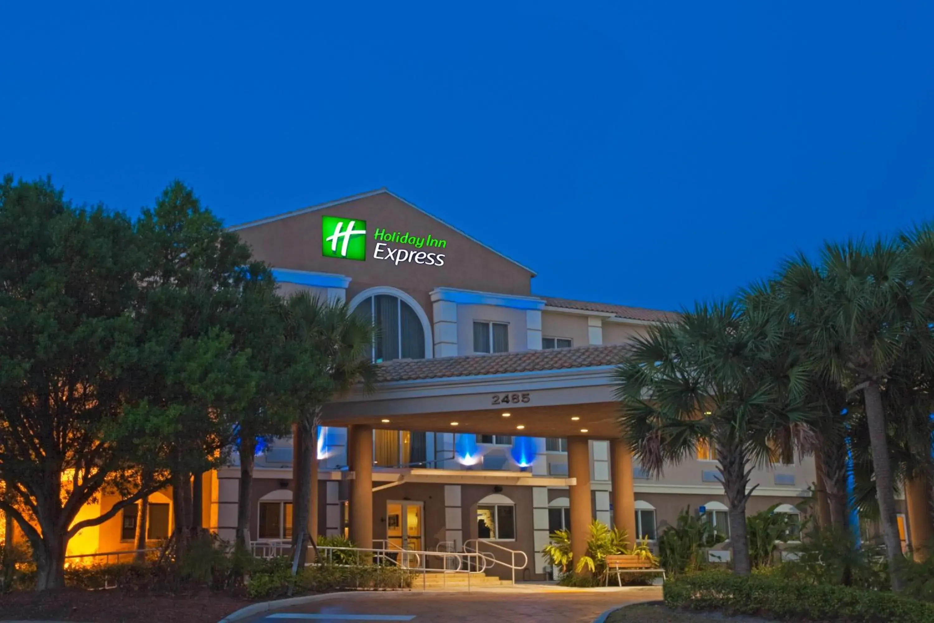 Property building in Holiday Inn Express West Palm Beach Metrocentre by IHG Property building in Holiday Inn Express West Palm Beach Metrocentre by IHG