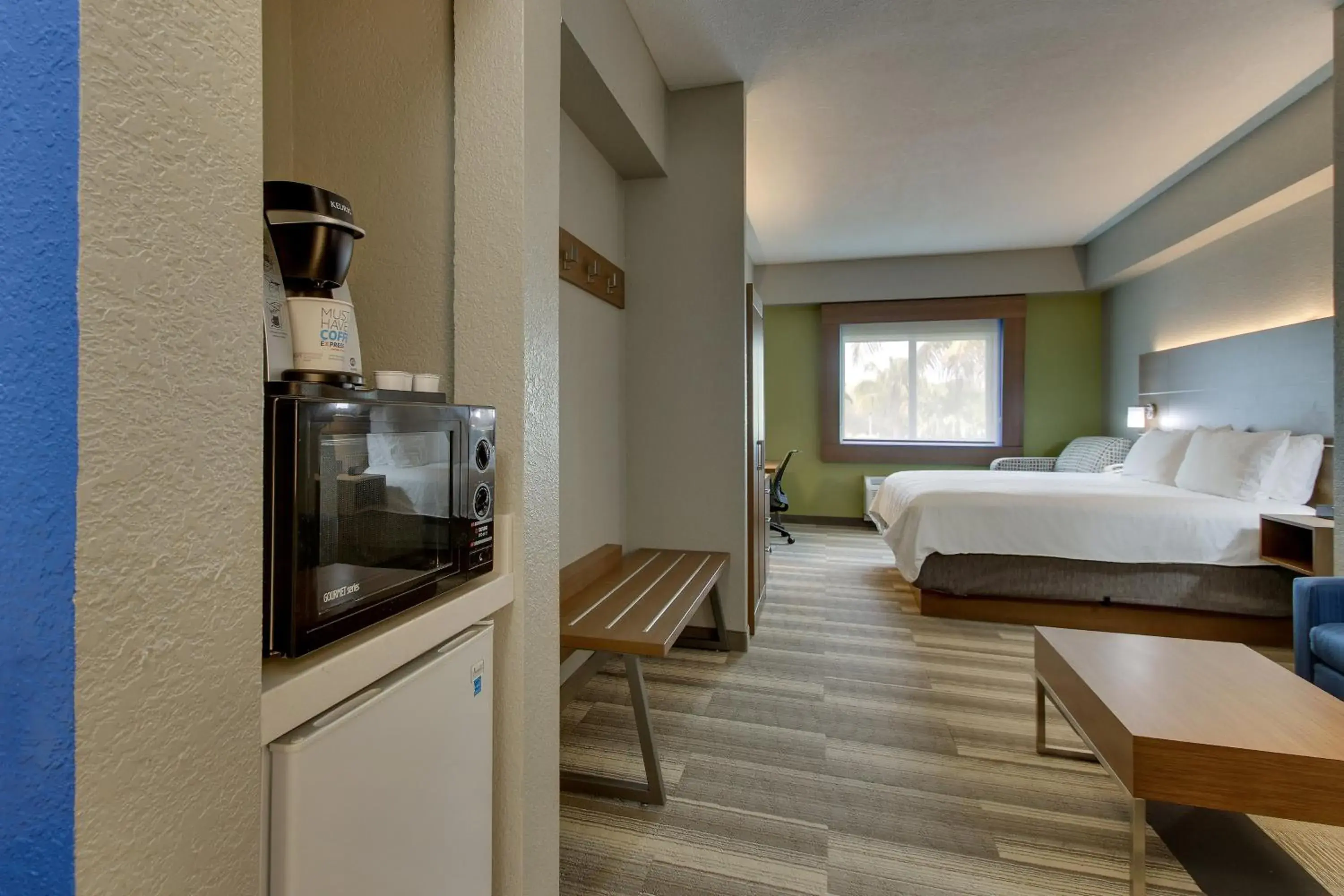 Photo of the whole room, Bed in Holiday Inn Express West Palm Beach Metrocentre by IHG Photo of the whole room, Bed in Holiday Inn Express West Palm Beach Metrocentre by IHG