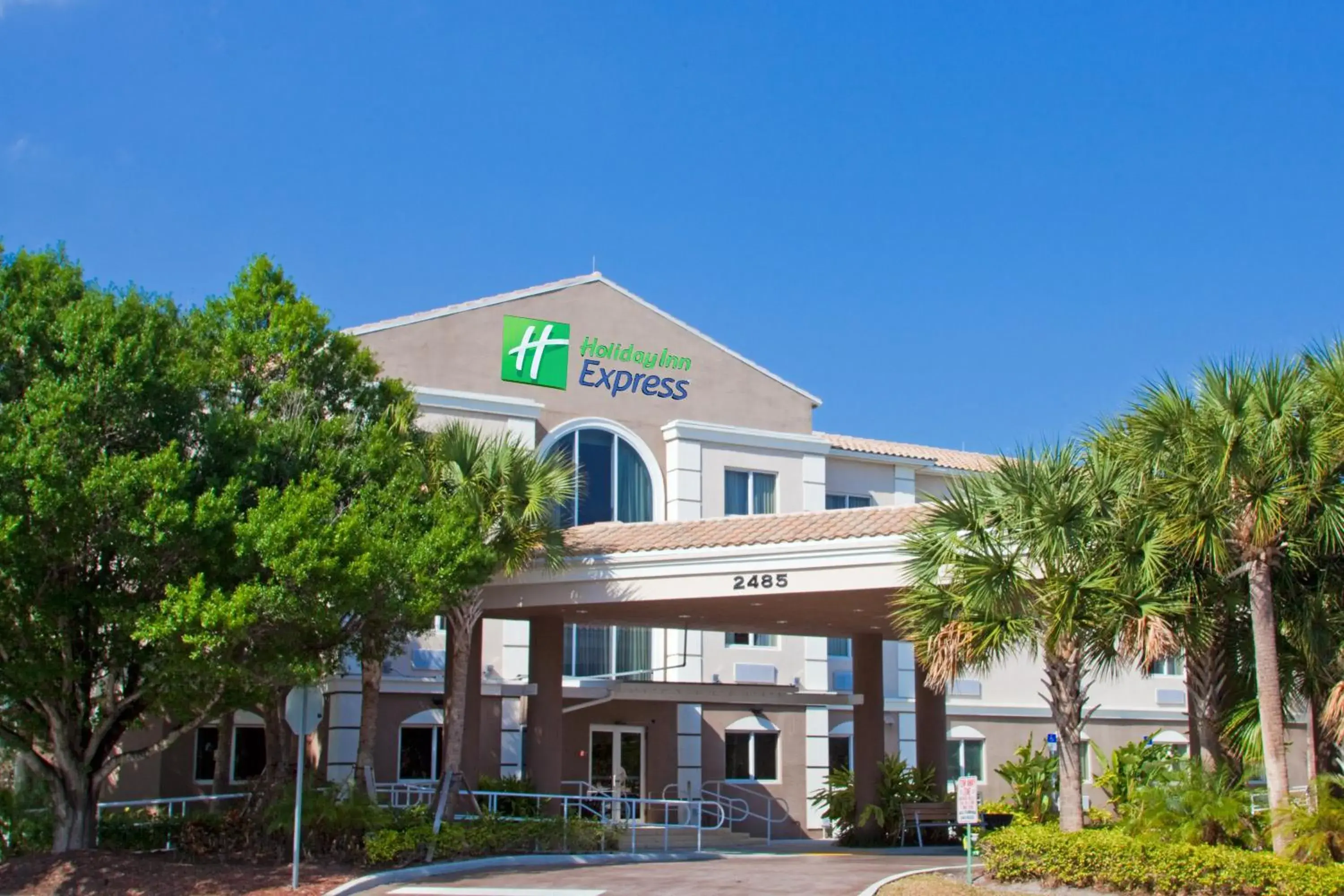 Property building in Holiday Inn Express West Palm Beach Metrocentre by IHG Property building in Holiday Inn Express West Palm Beach Metrocentre by IHG