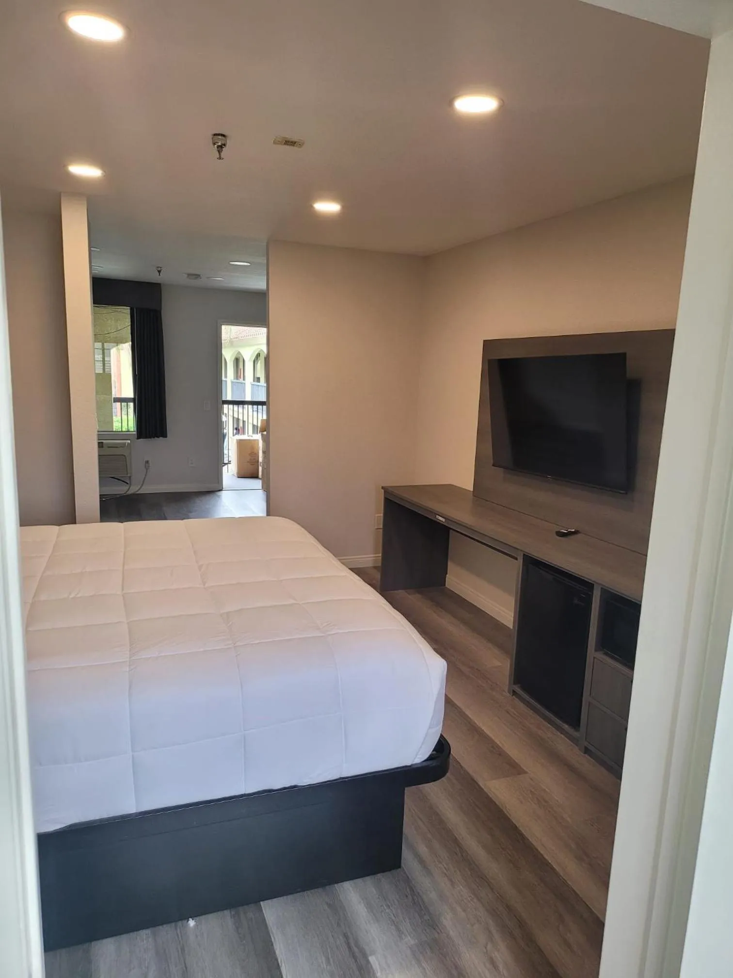 TV and multimedia, Bed in Five Star Inn