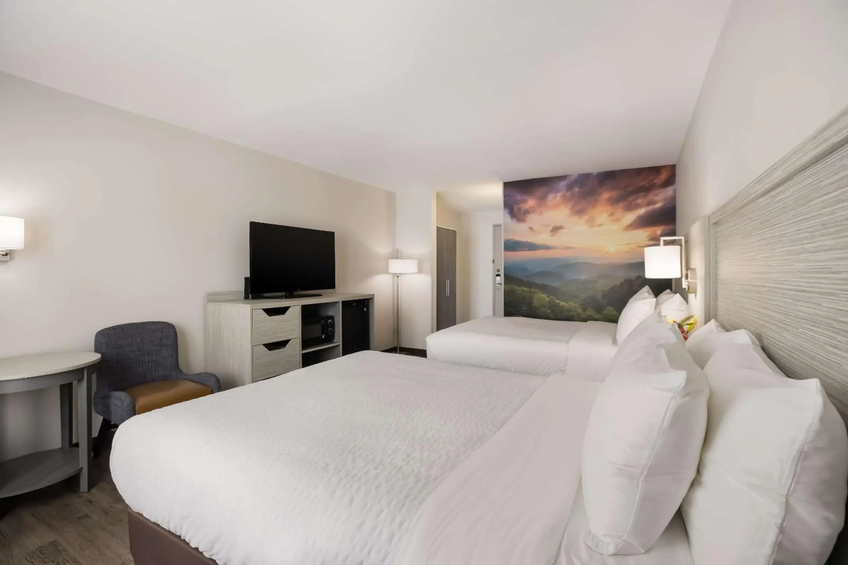 Bedroom, Bed in Clarion Pointe Sylva near Cherokee Area Bedroom, Bed in Clarion Pointe Sylva near Cherokee Area