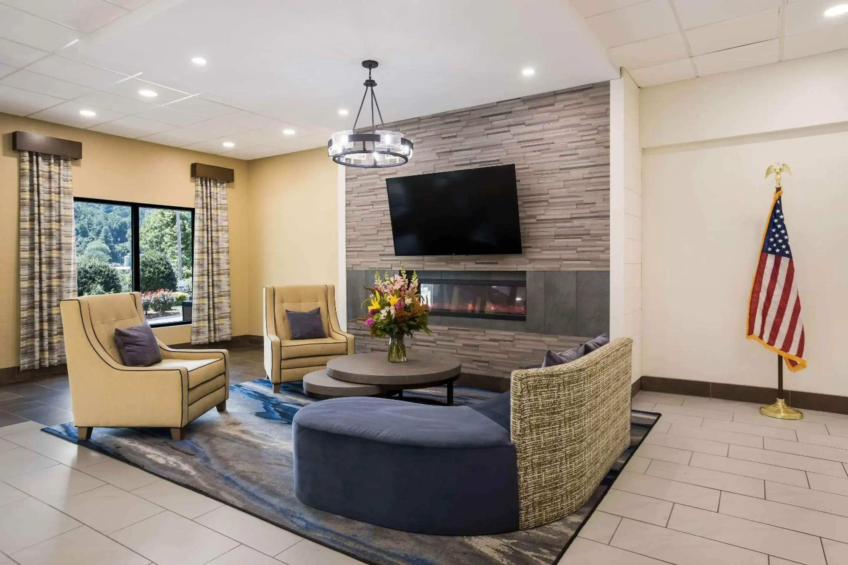 Lobby or reception in Clarion Pointe Sylva near Cherokee Area Lobby or reception in Clarion Pointe Sylva near Cherokee Area