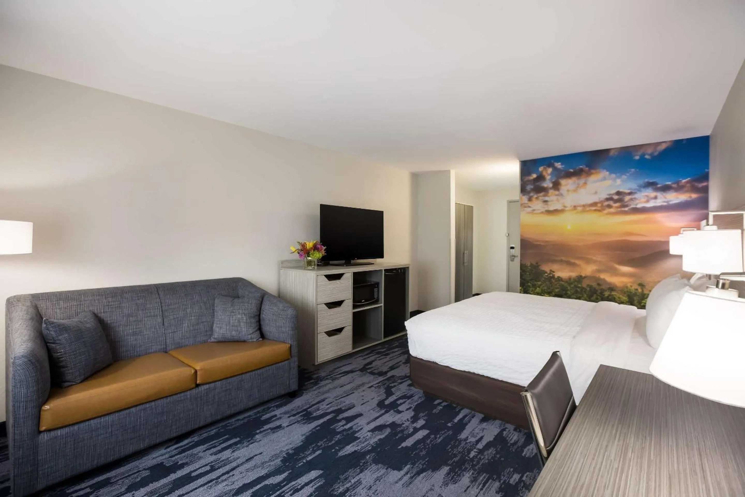 Bedroom, Bed in Clarion Pointe Sylva near Cherokee Area