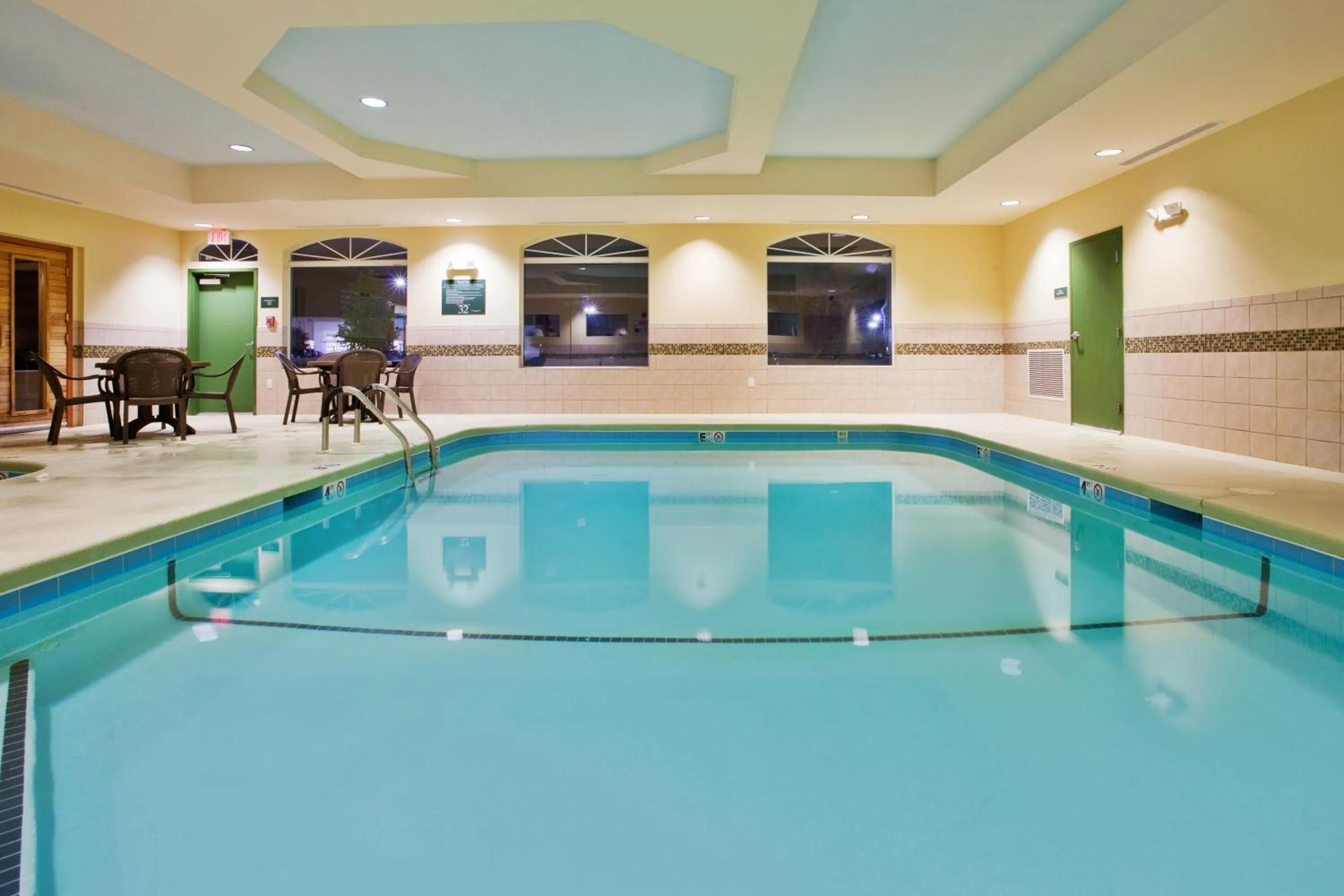 Swimming pool in Country Inn & Suites by Radisson, Albany, GA