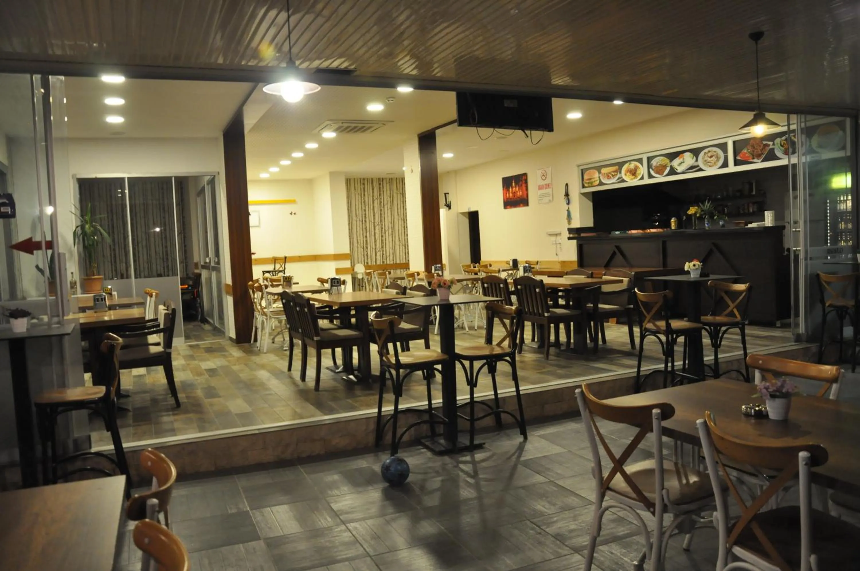 Food and drinks in Neoss Boutique Hotel