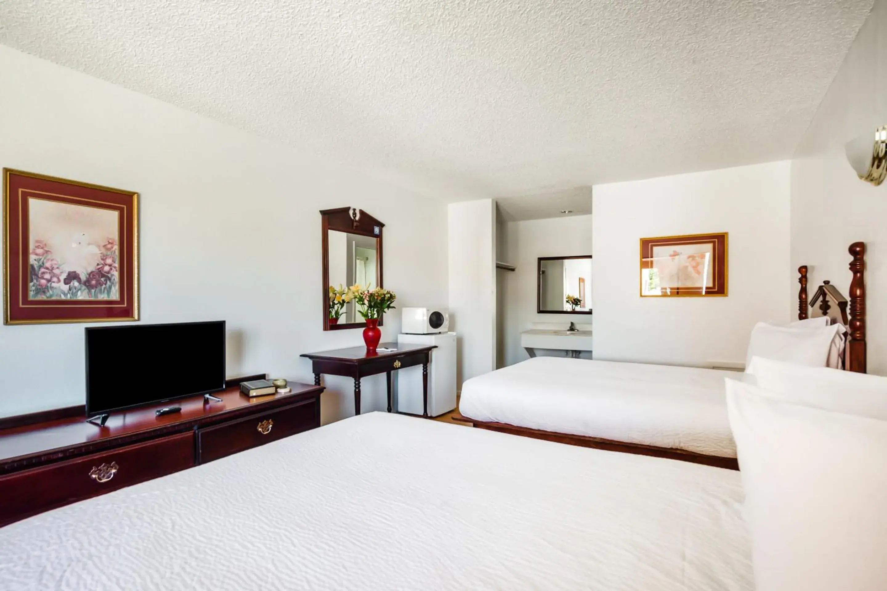 Premium 2 Queen Bed Smoking in OYO Hotel Groesbeck Premium 2 Queen Bed Smoking in OYO Hotel Groesbeck