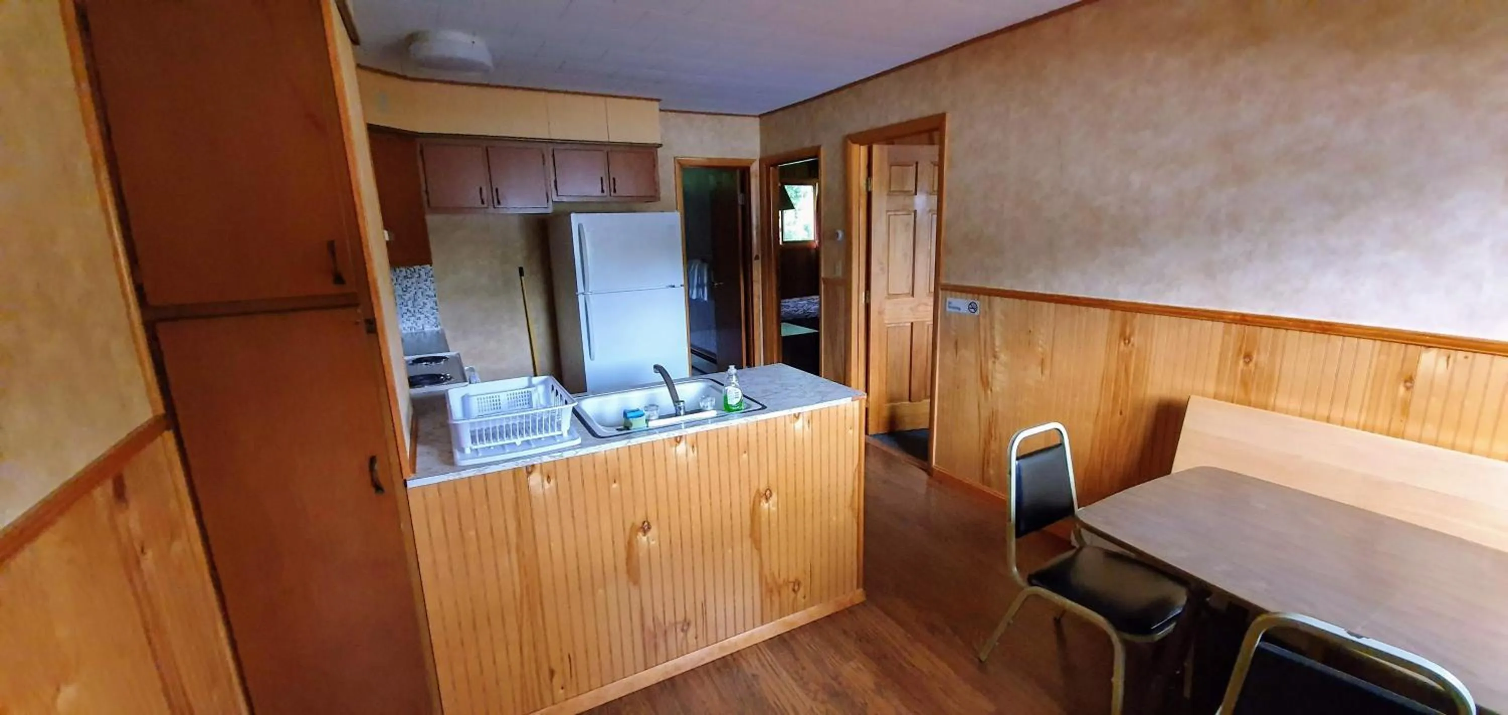 Kitchen or kitchenette in Red Ranch Inn