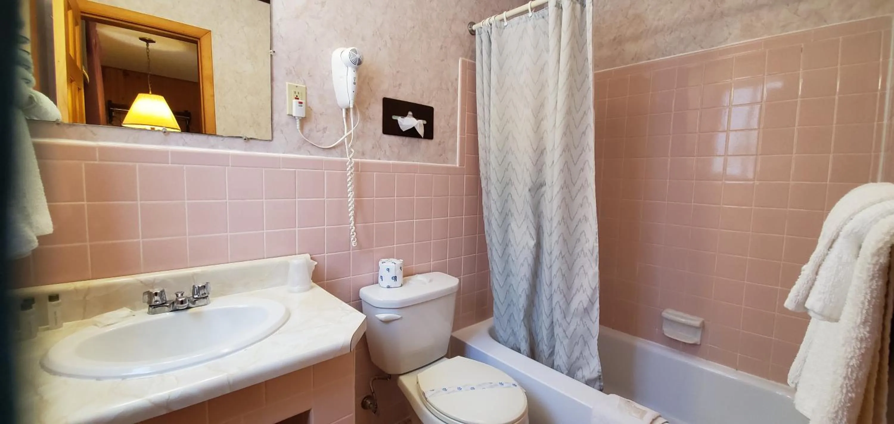 Bathroom in Red Ranch Inn