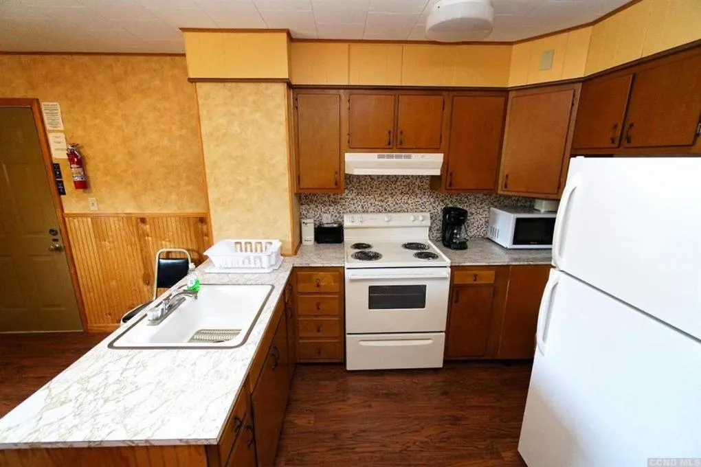 Kitchen or kitchenette in Red Ranch Inn