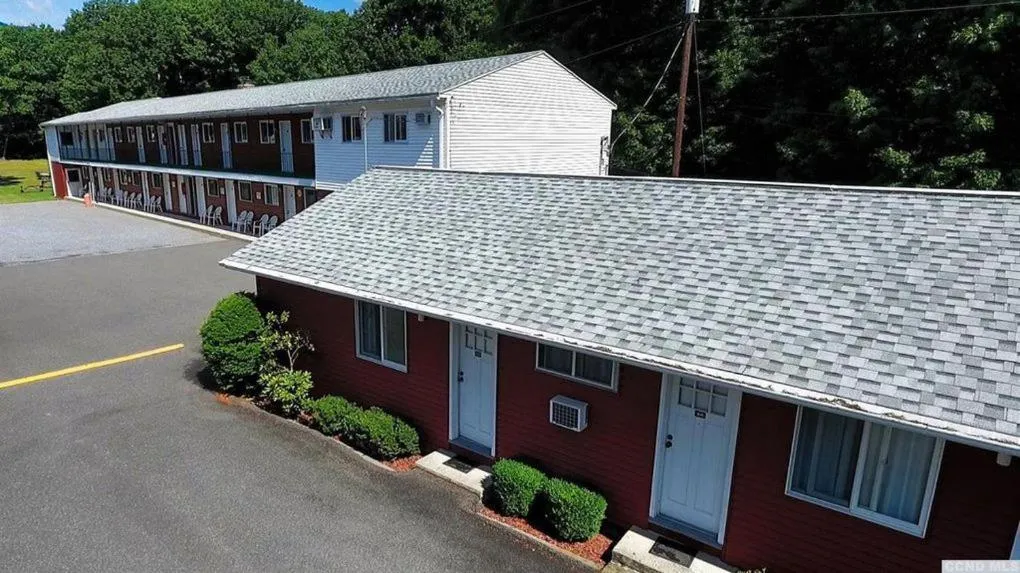 Property building in Red Ranch Inn