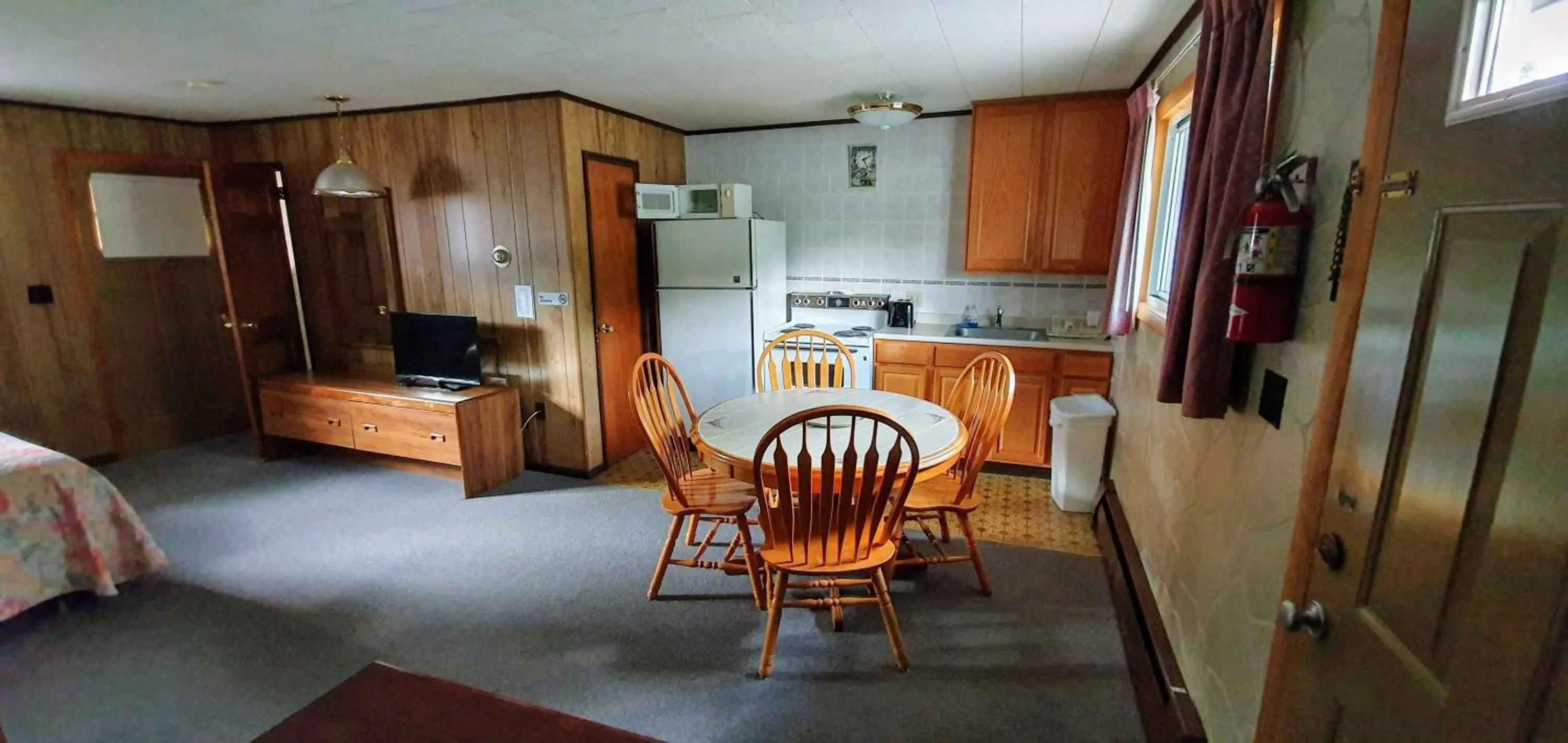 Dining area in Red Ranch Inn